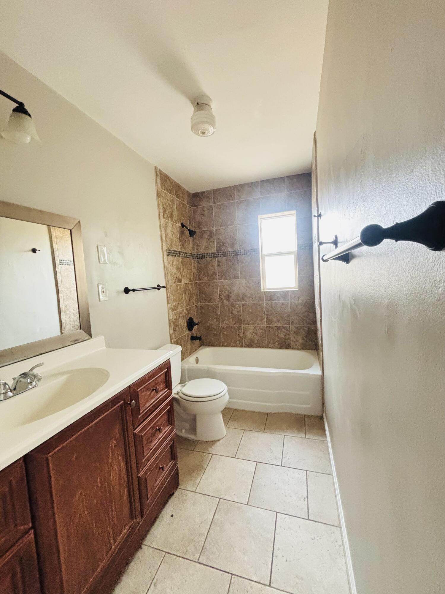 Photo 5 — 5808 Princess Jeanne Avenue NE