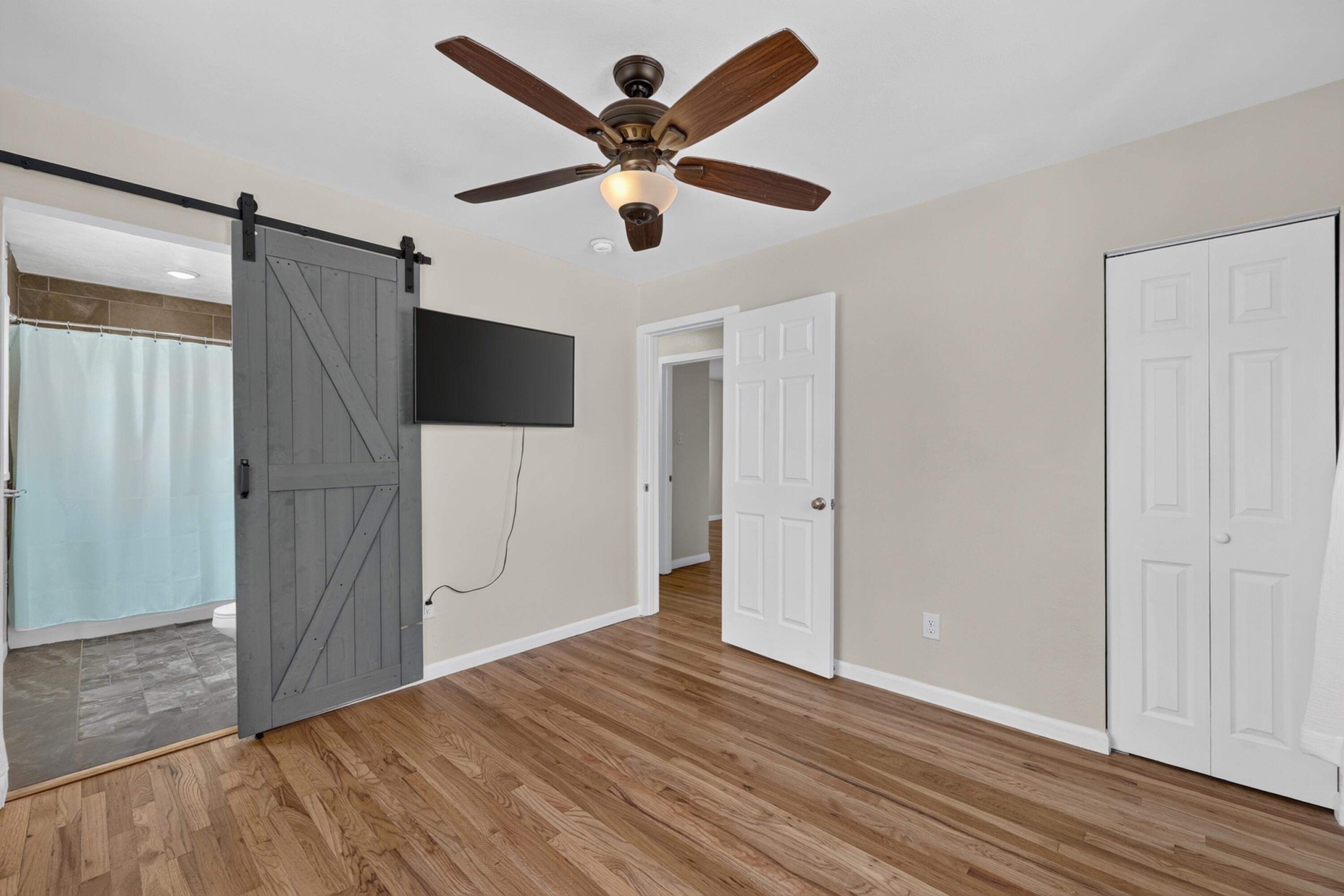 Photo 3 — 2420 Iris Road NW