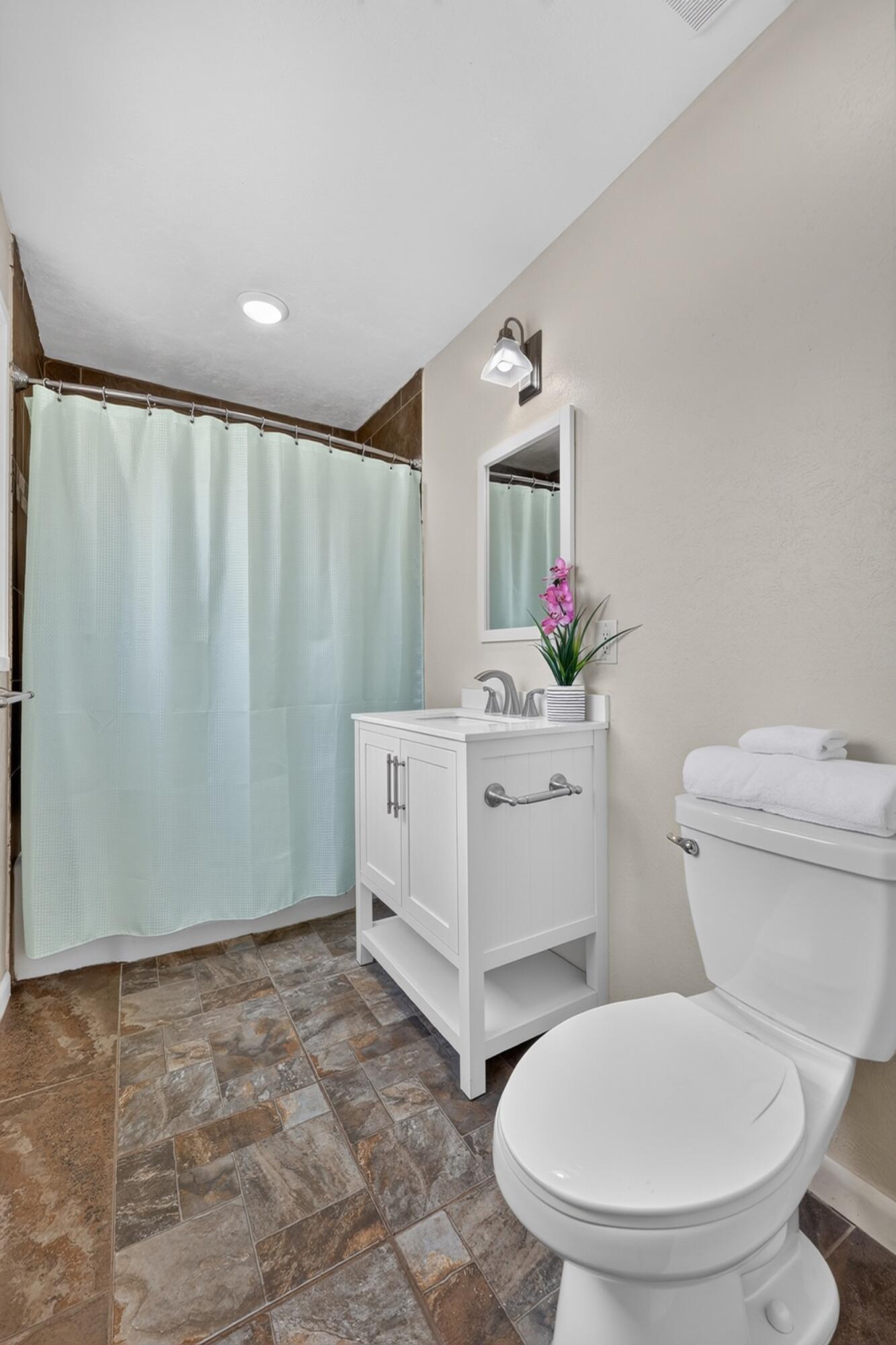 Photo 5 — 2420 Iris Road NW