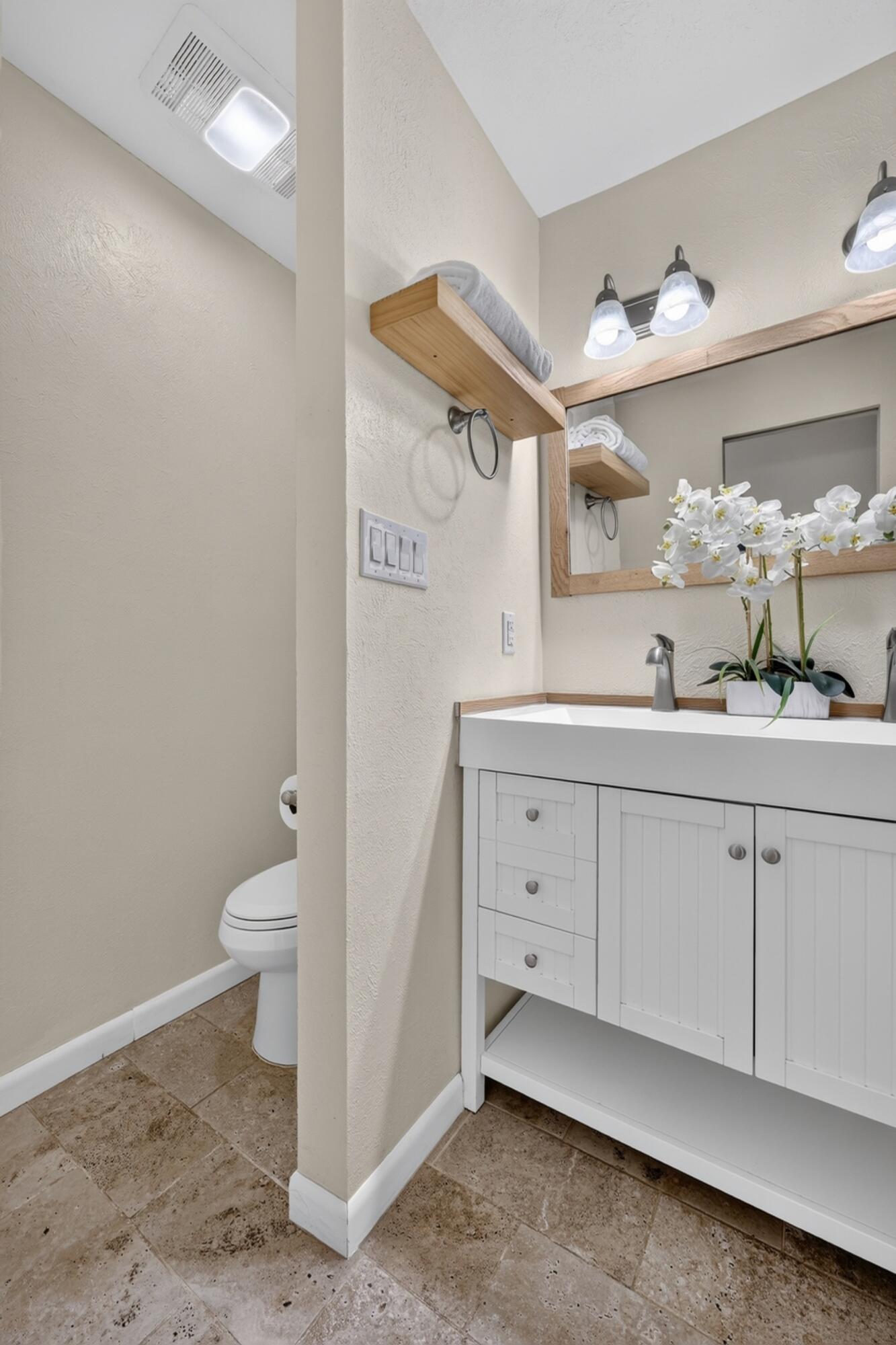 Photo 9 — 2420 Iris Road NW