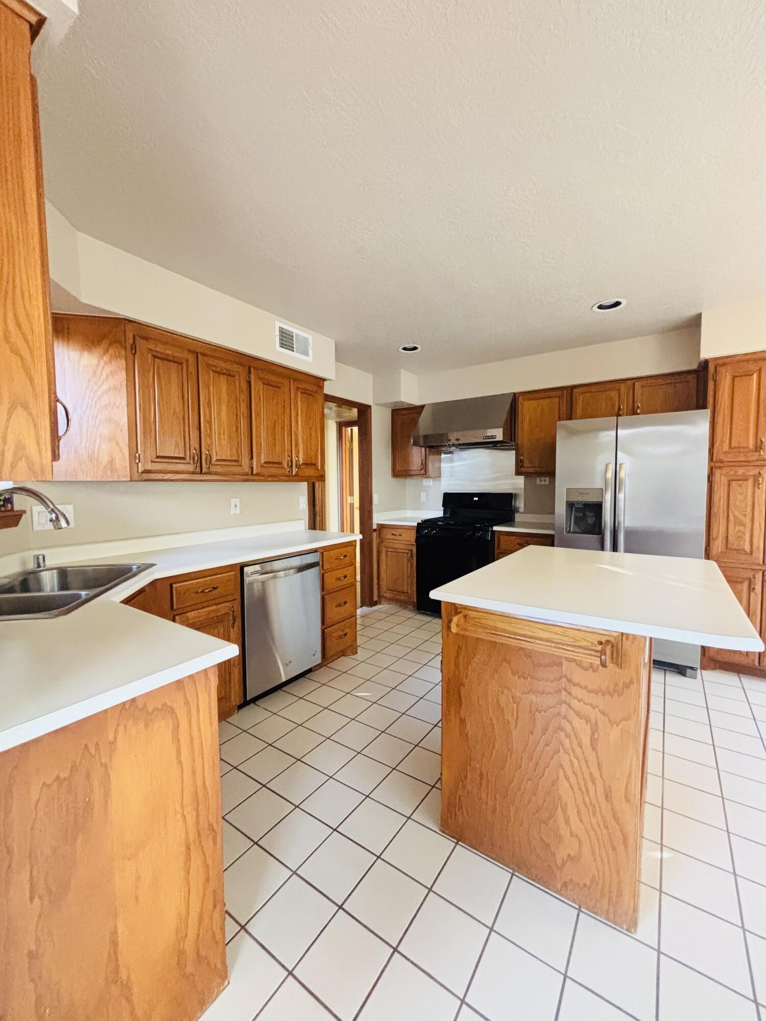 Photo 7 — 8305 Fairmont Drive NW