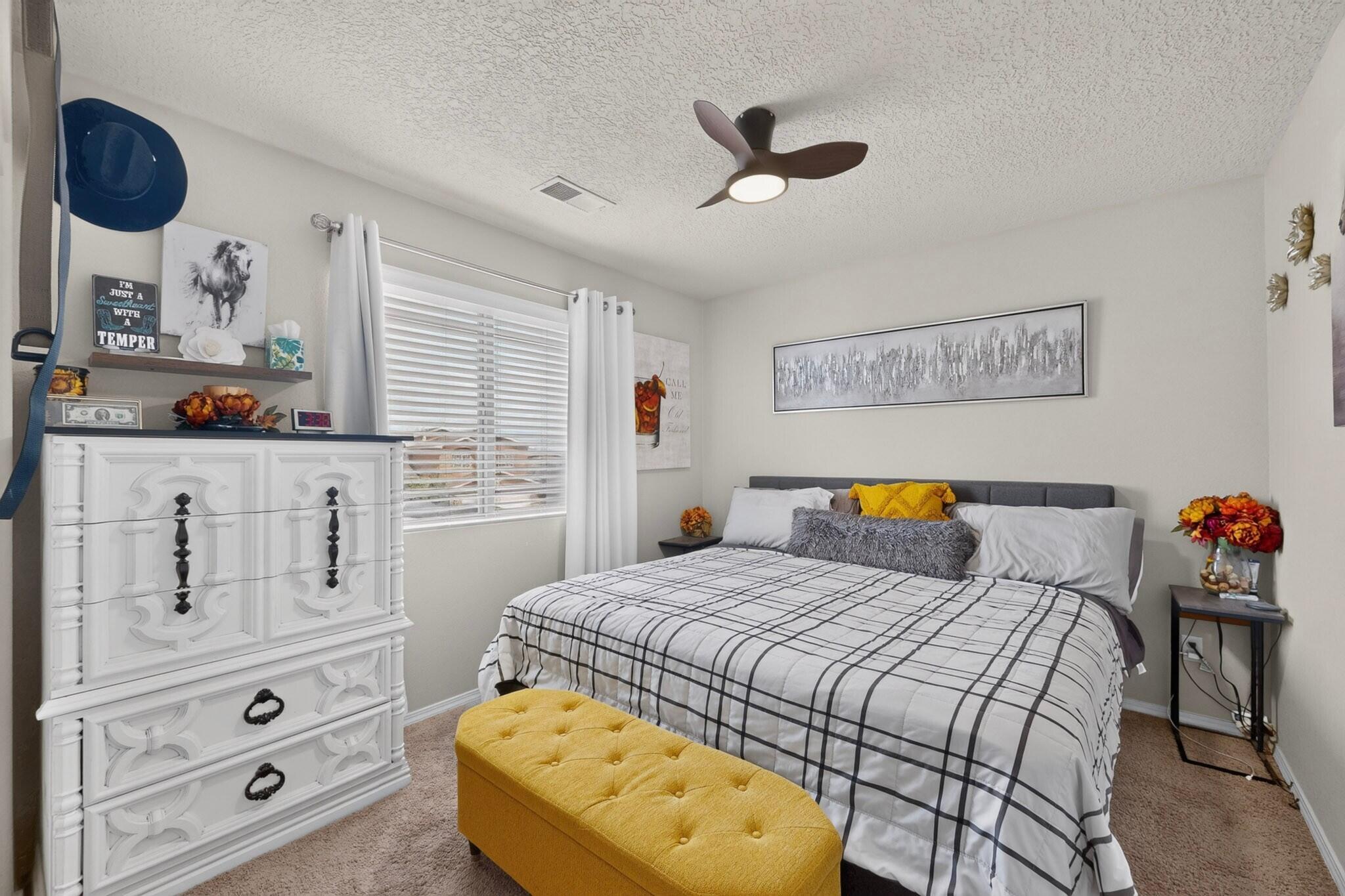 Photo 18 — 839 Serrano Pointe NW
