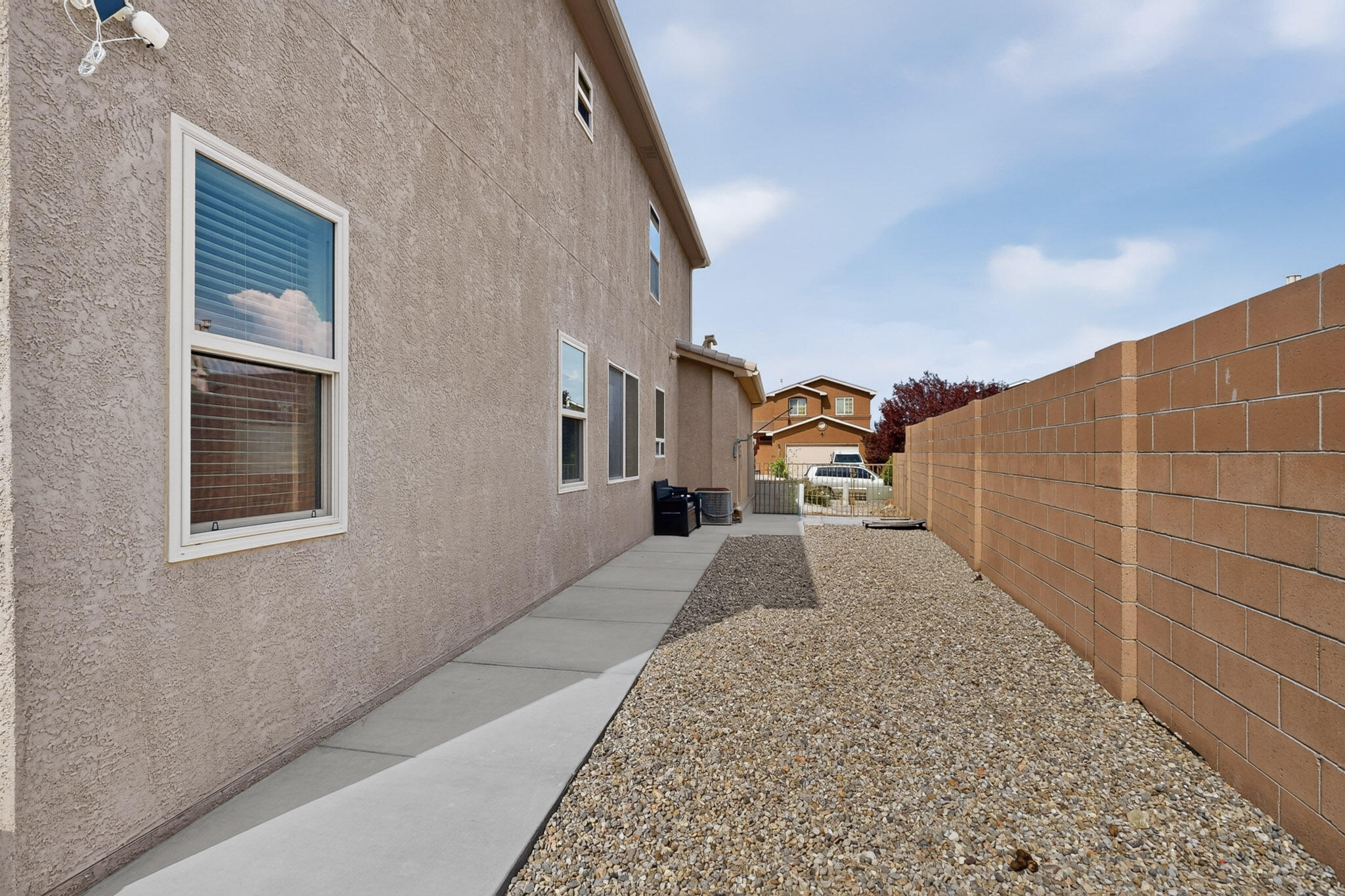 Photo 6 — 839 Serrano Pointe NW