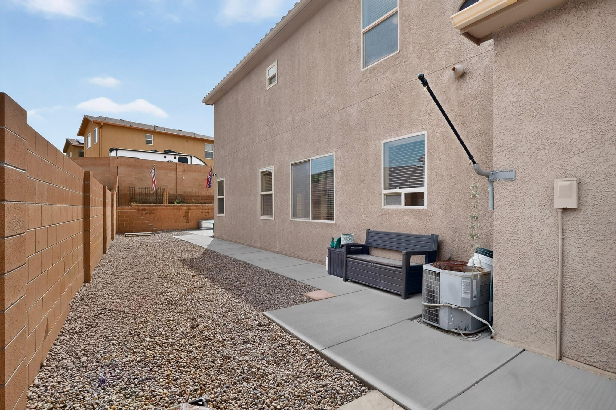 Photo 5 — 839 Serrano Pointe NW