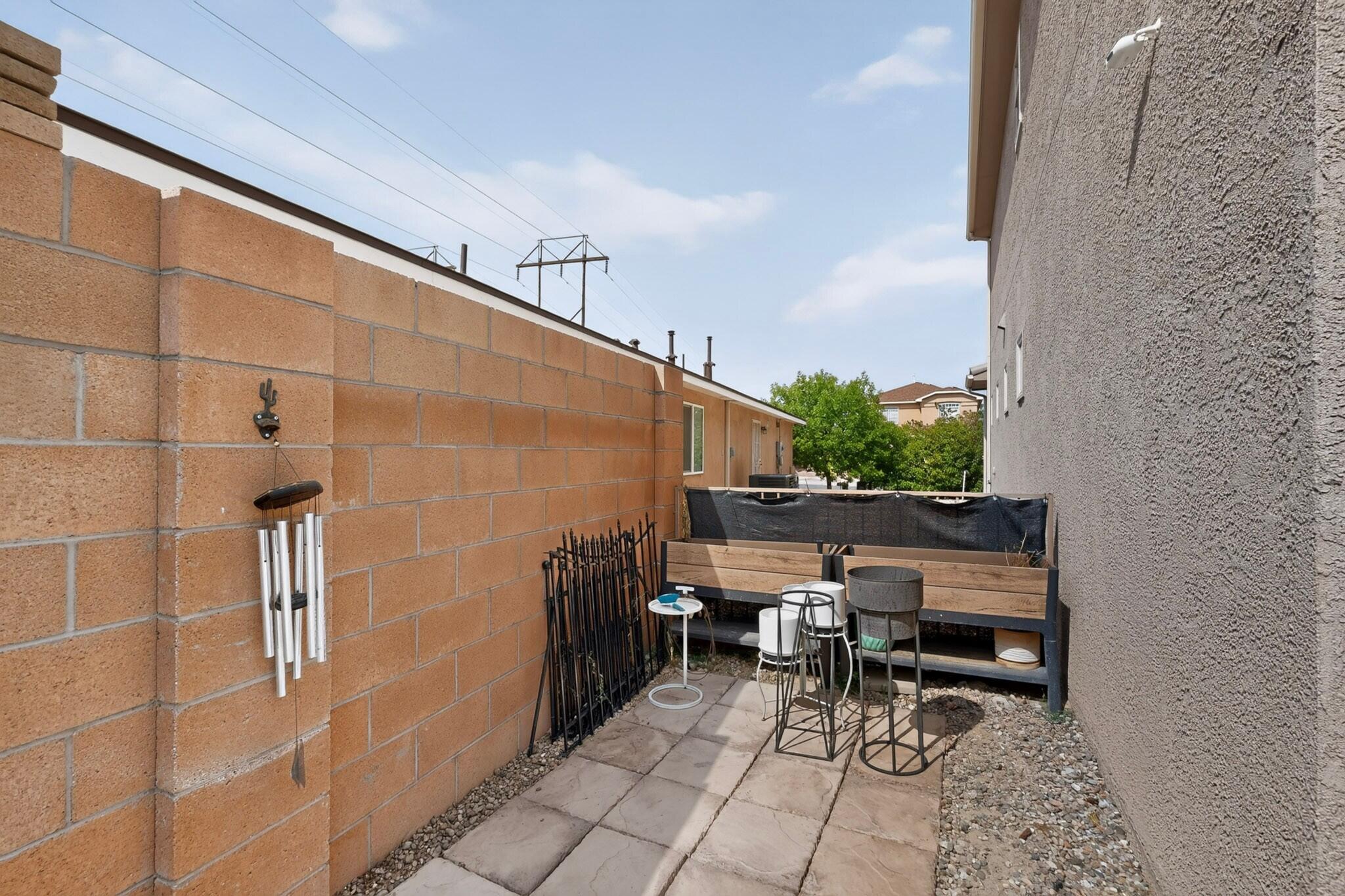 Photo 4 — 839 Serrano Pointe NW
