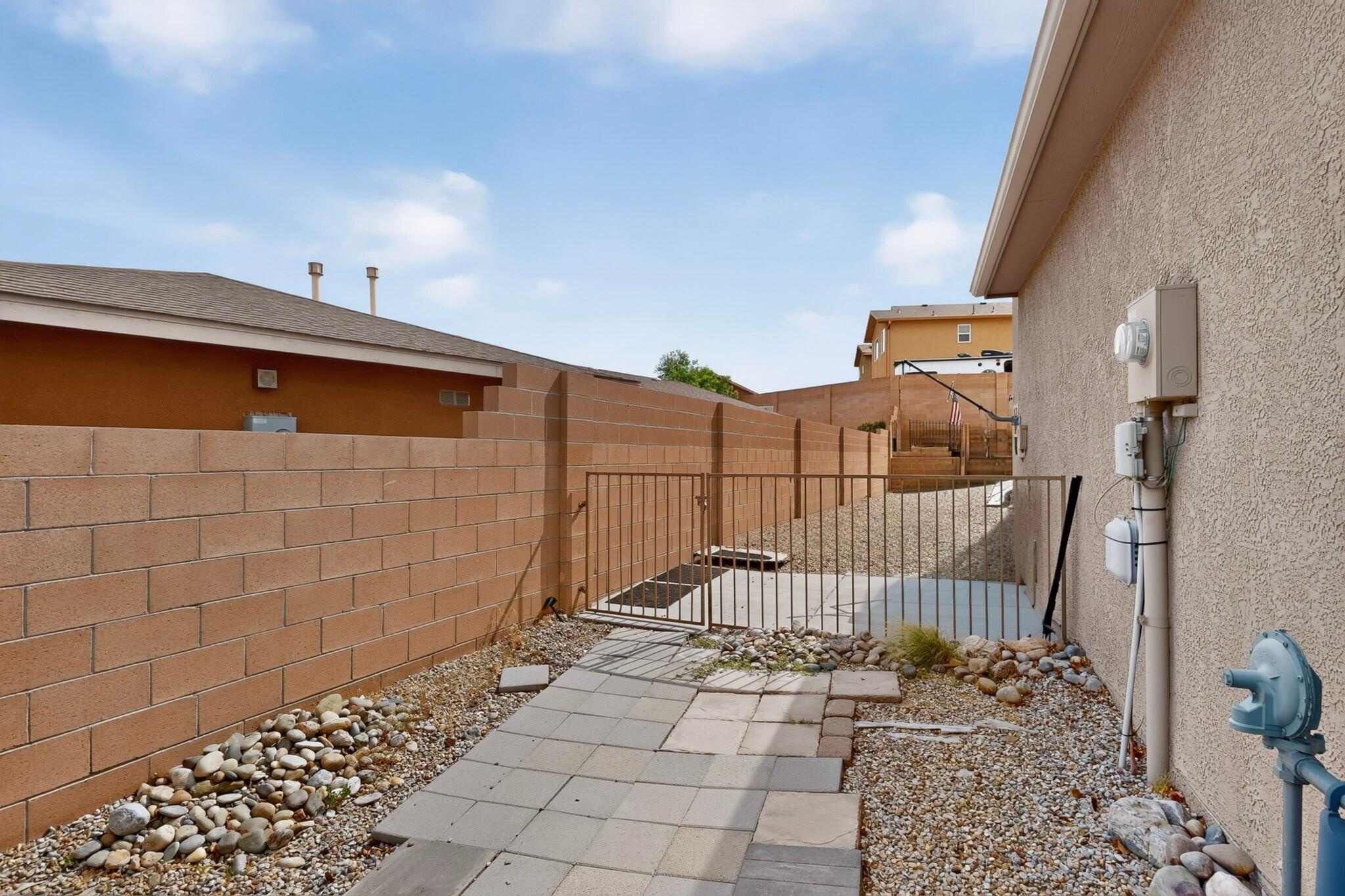 Photo 3 — 839 Serrano Pointe NW