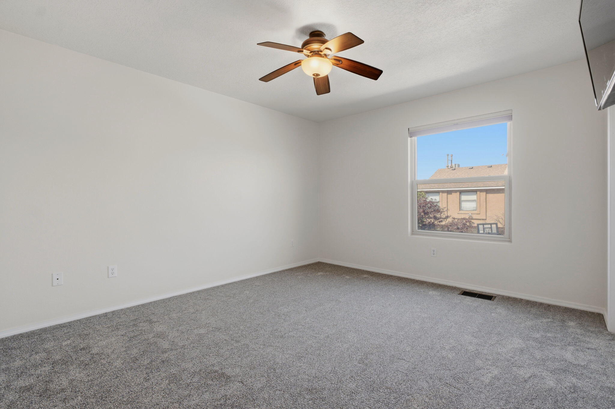 Photo 18 — 8604 El Monte Lane NE