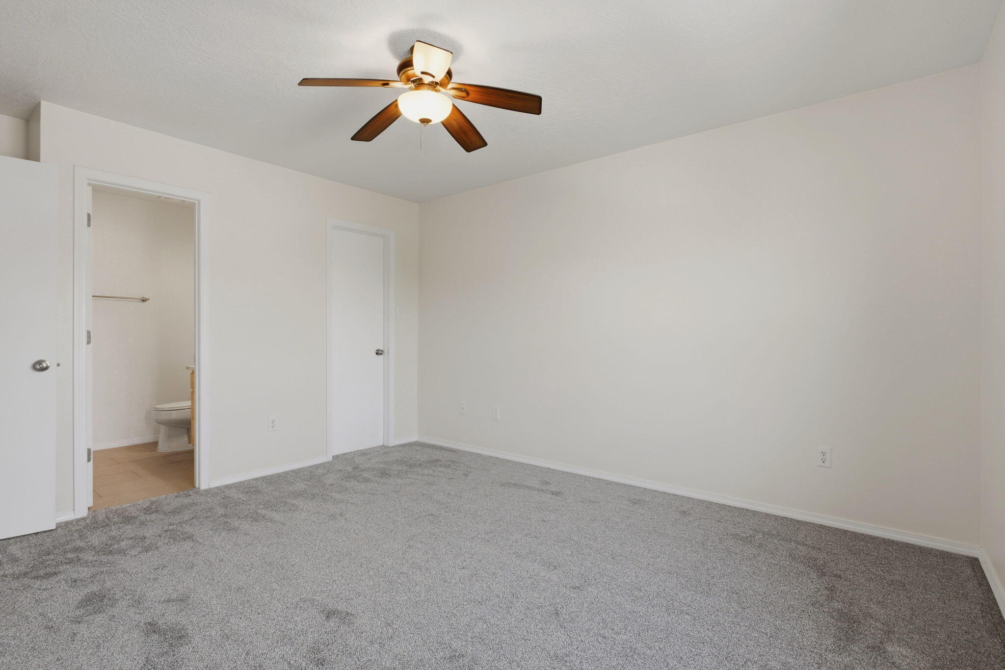 Photo 15 — 8604 El Monte Lane NE