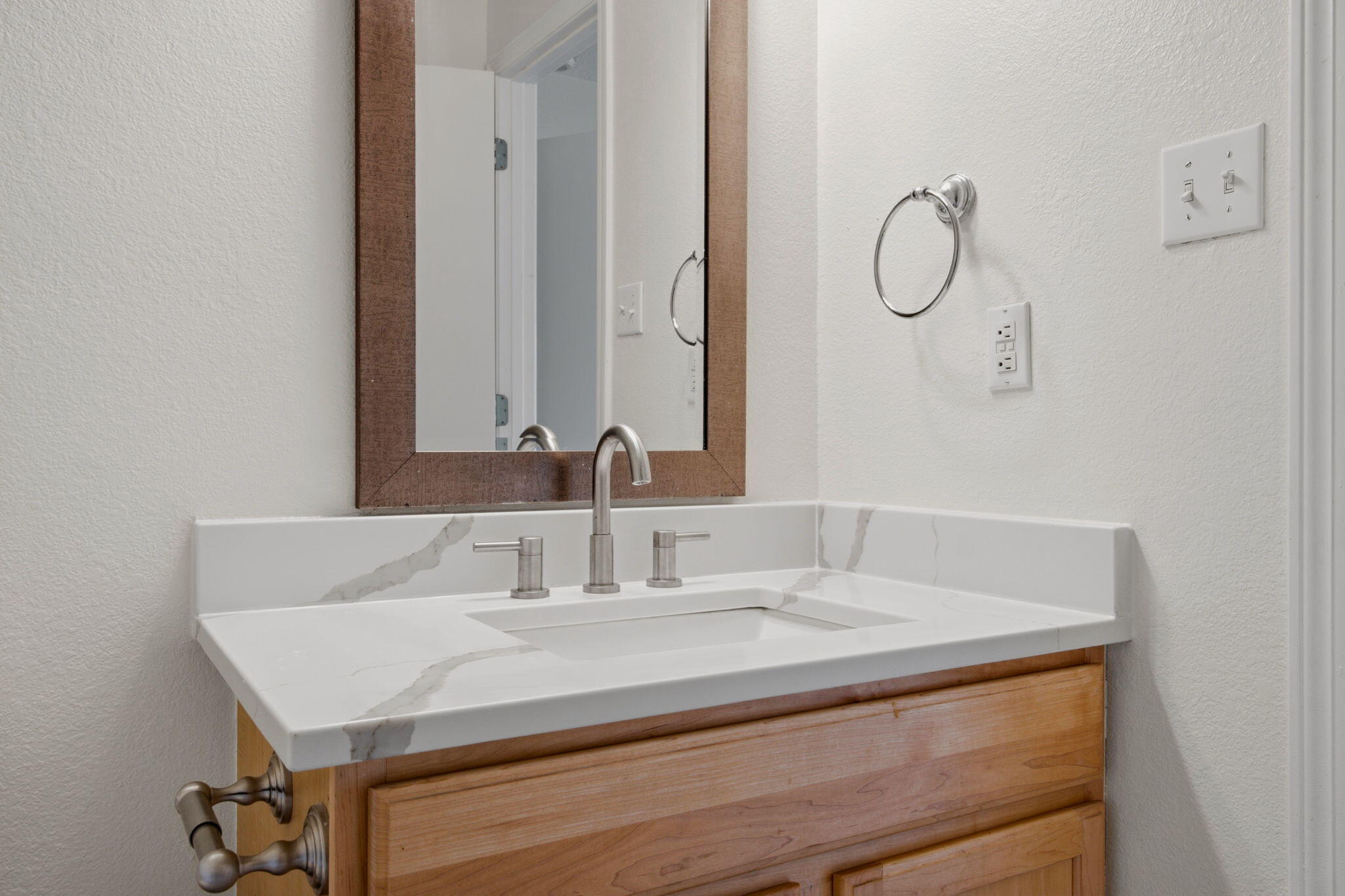 Photo 13 — 8604 El Monte Lane NE