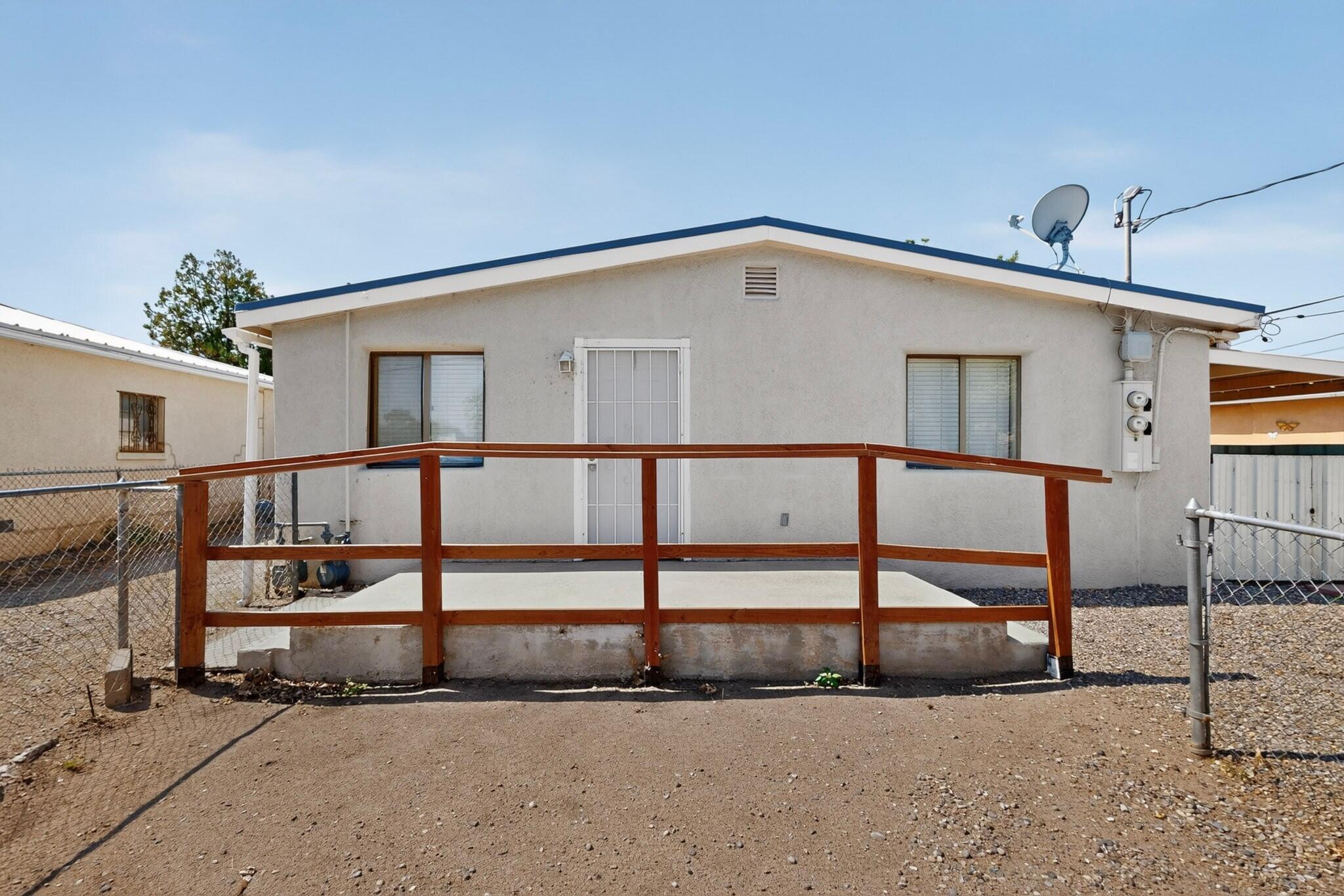 Photo 2 — 1646 Ferris Avenue SW