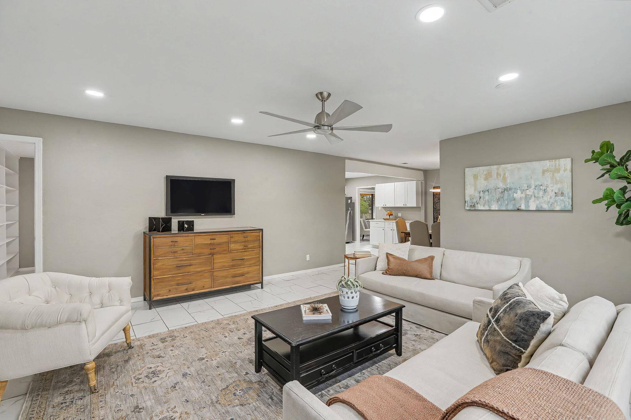 Photo 16 — 7705 Hannett Avenue NE