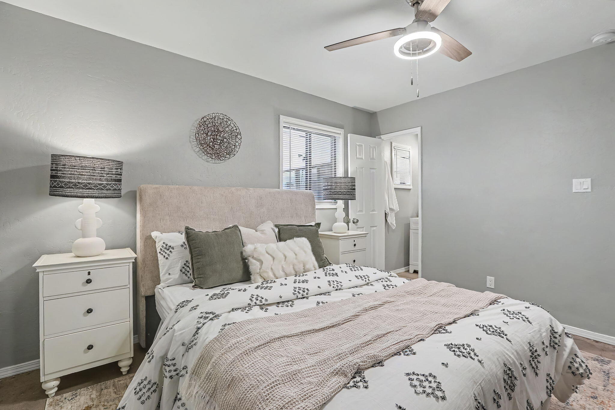 Photo 13 — 7705 Hannett Avenue NE