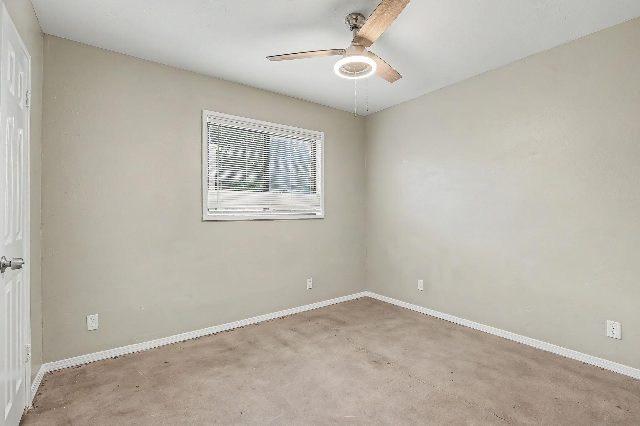 Photo 11 — 7705 Hannett Avenue NE