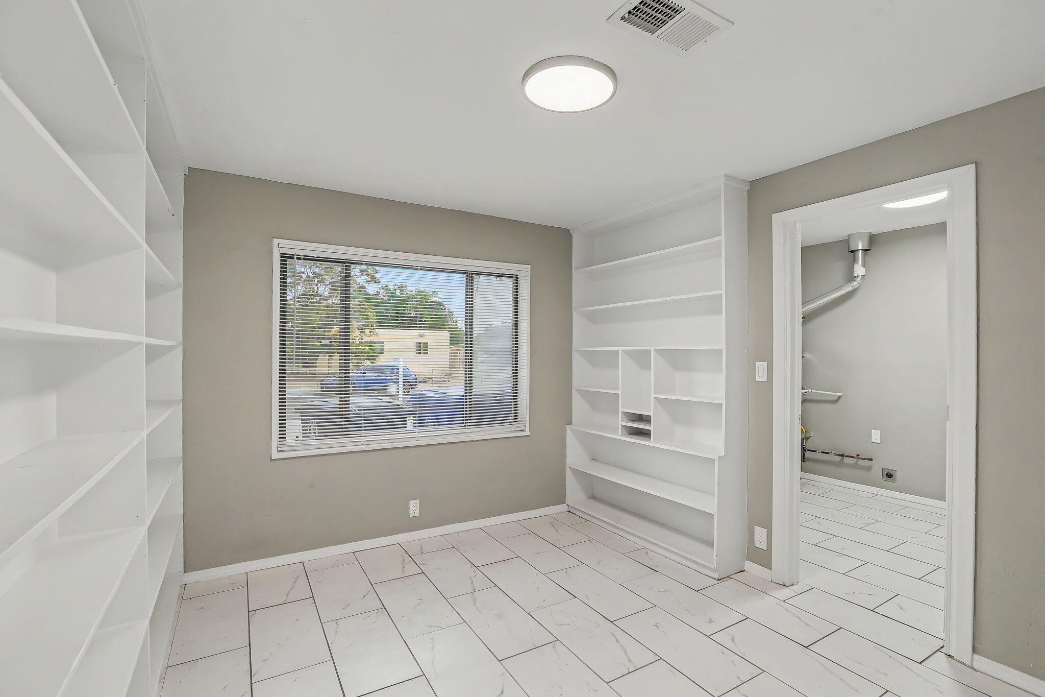 Photo 7 — 7705 Hannett Avenue NE