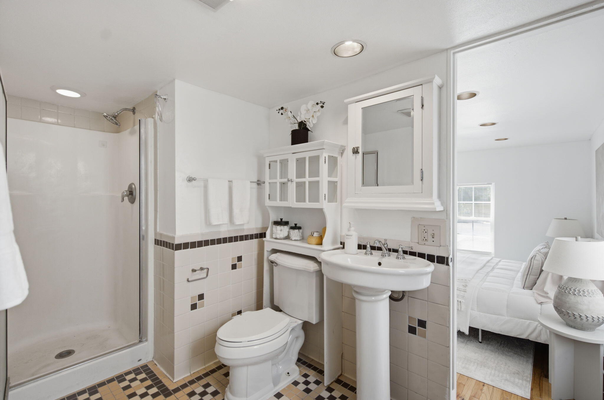 Photo 15 — 414 Carlisle Boulevard SE