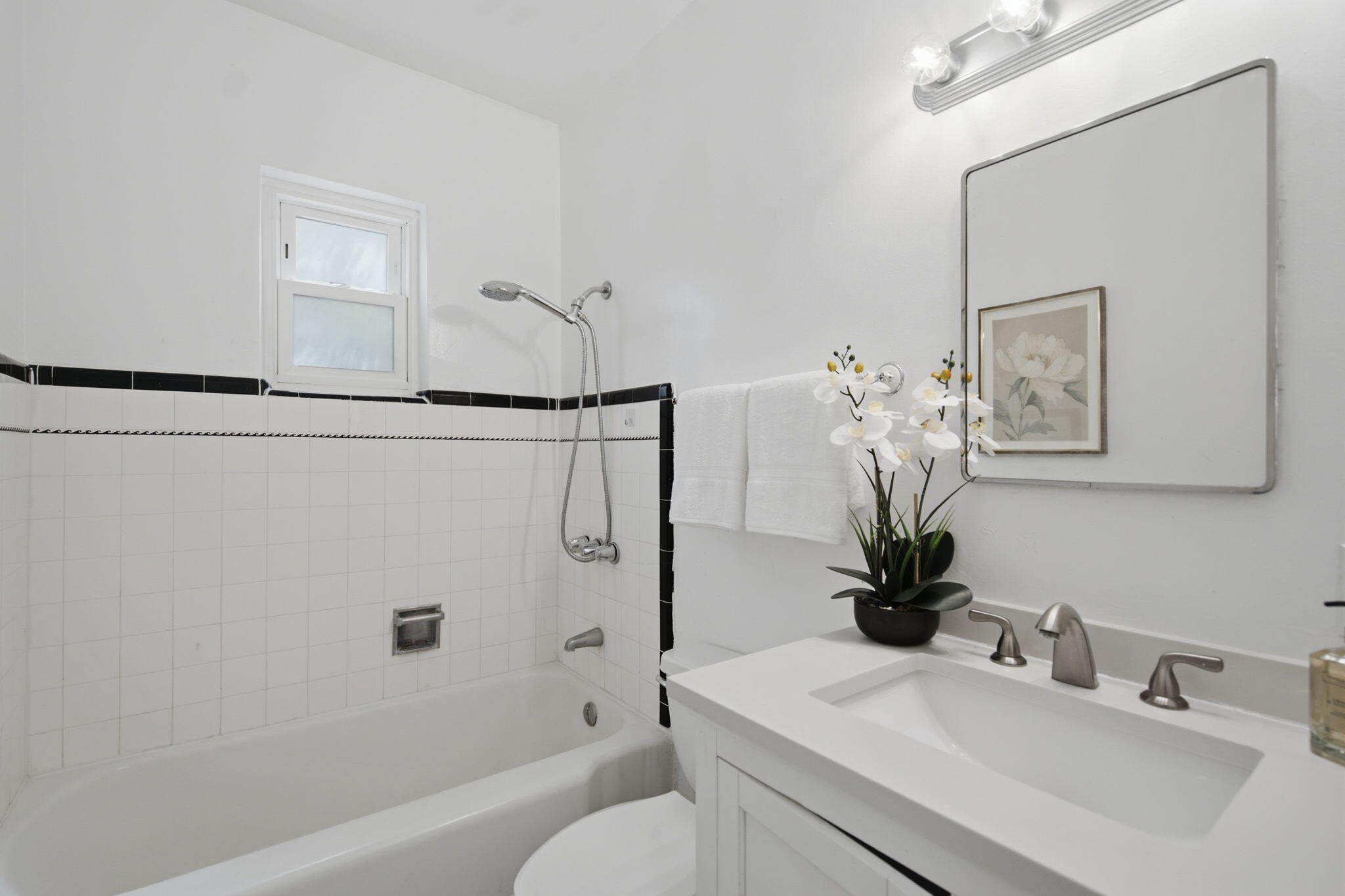 Photo 10 — 414 Carlisle Boulevard SE