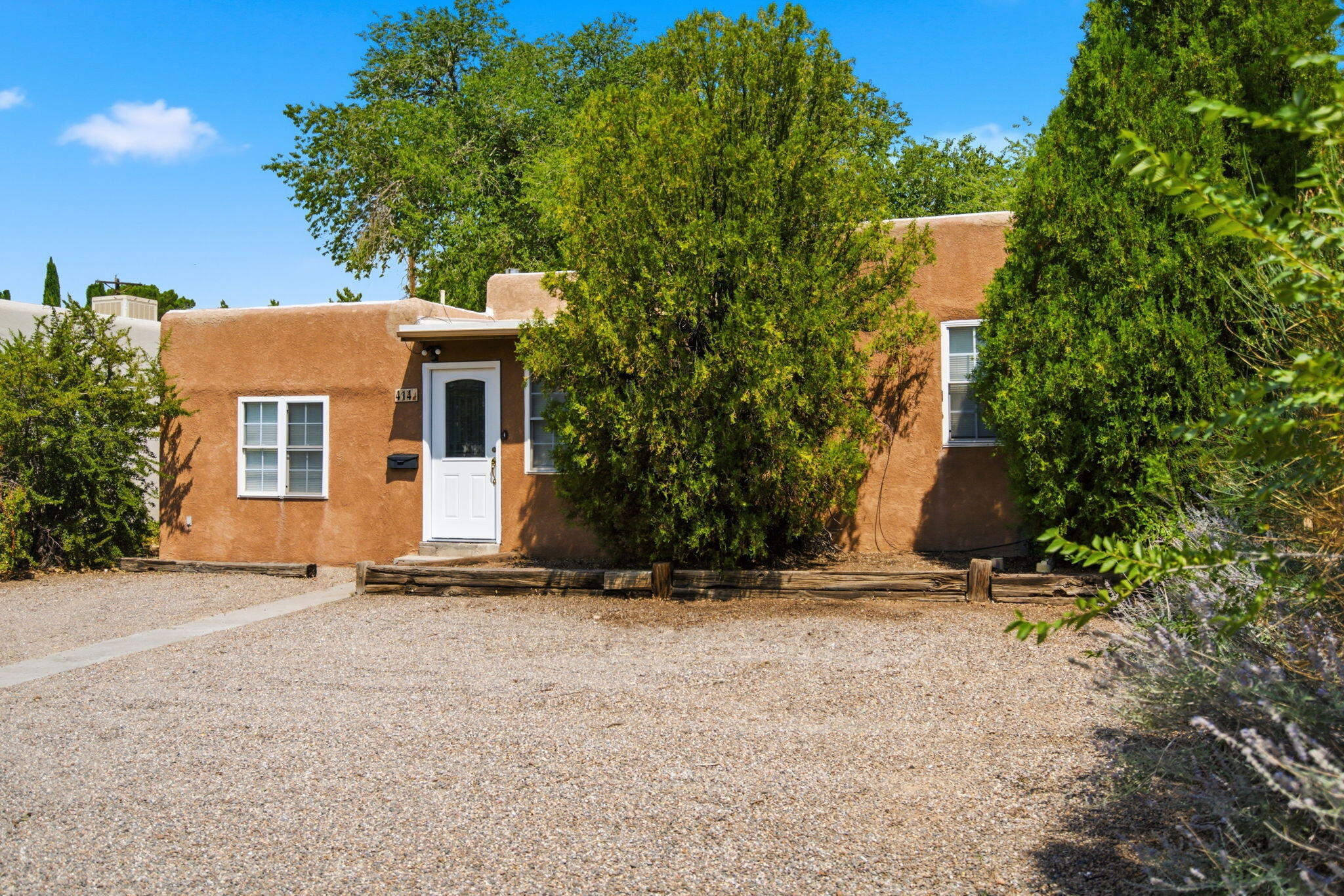 Photo 5 — 414 Carlisle Boulevard SE