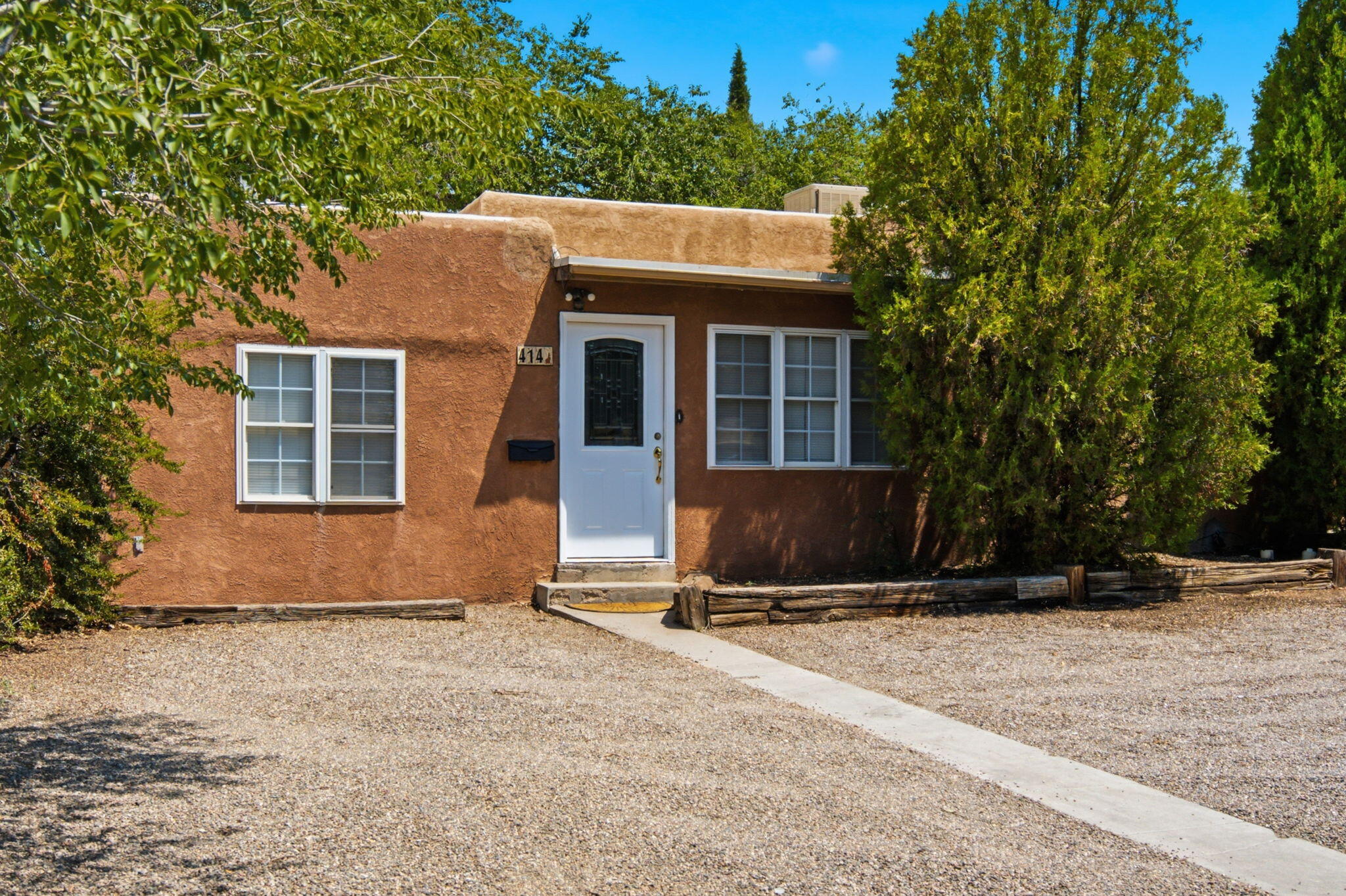 Photo 4 — 414 Carlisle Boulevard SE