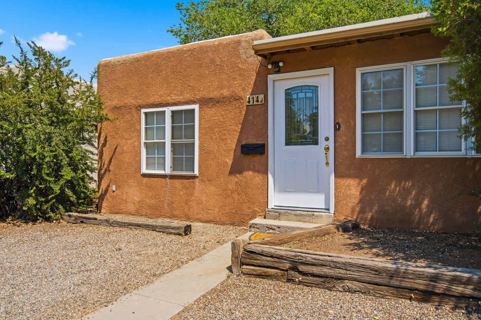 Photo 3 — 414 Carlisle Boulevard SE