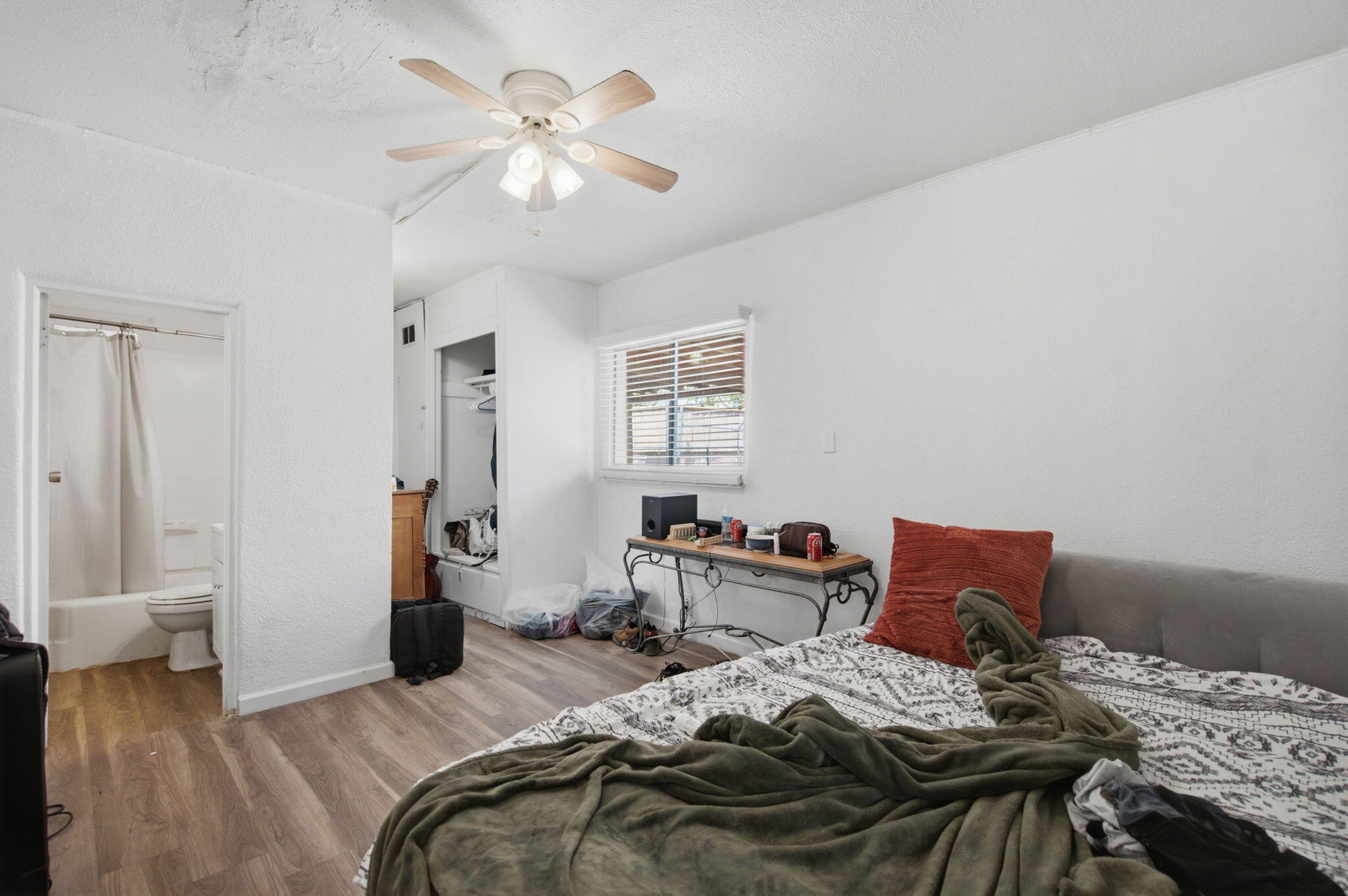 Photo 14 — 320 Rosemont Avenue NE