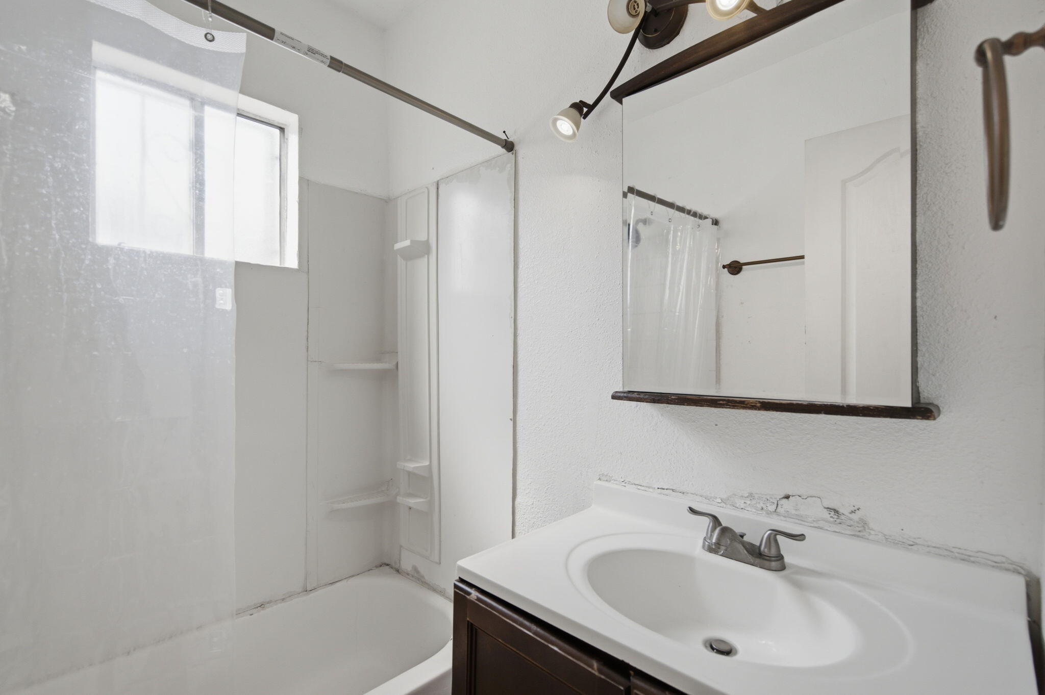 Photo 5 — 320 Rosemont Avenue NE