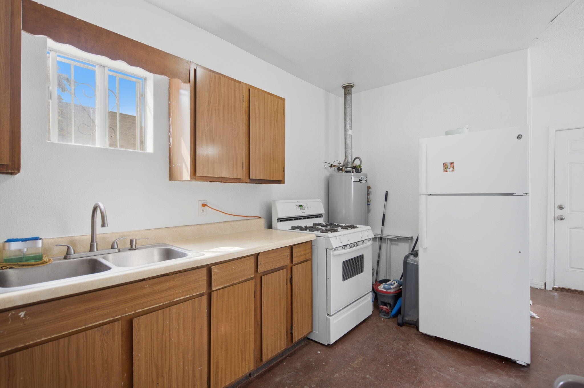 Photo 4 — 320 Rosemont Avenue NE