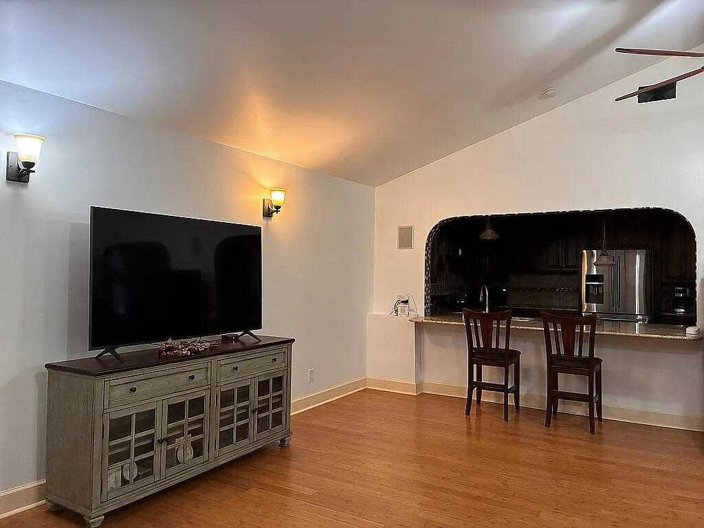 Photo 13 — 2507 General Bradley Street NE