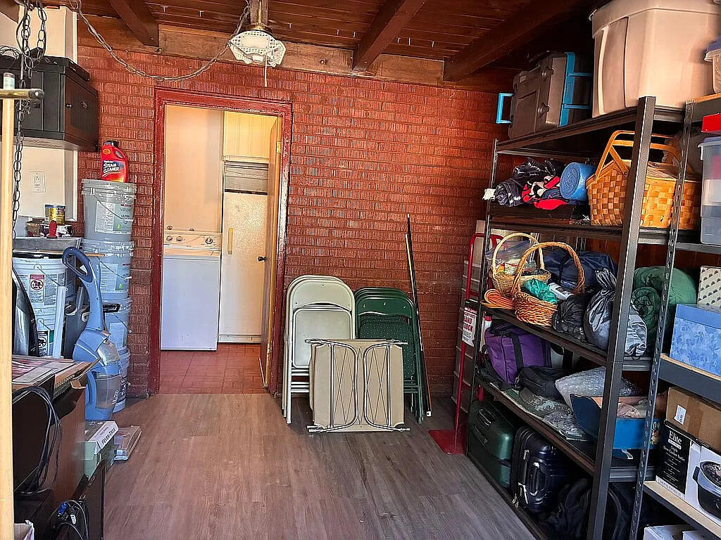 Photo 11 — 2507 General Bradley Street NE