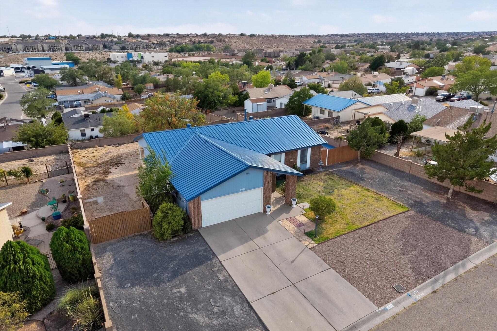Photo 18 — 4610 Sapphire Drive NE
