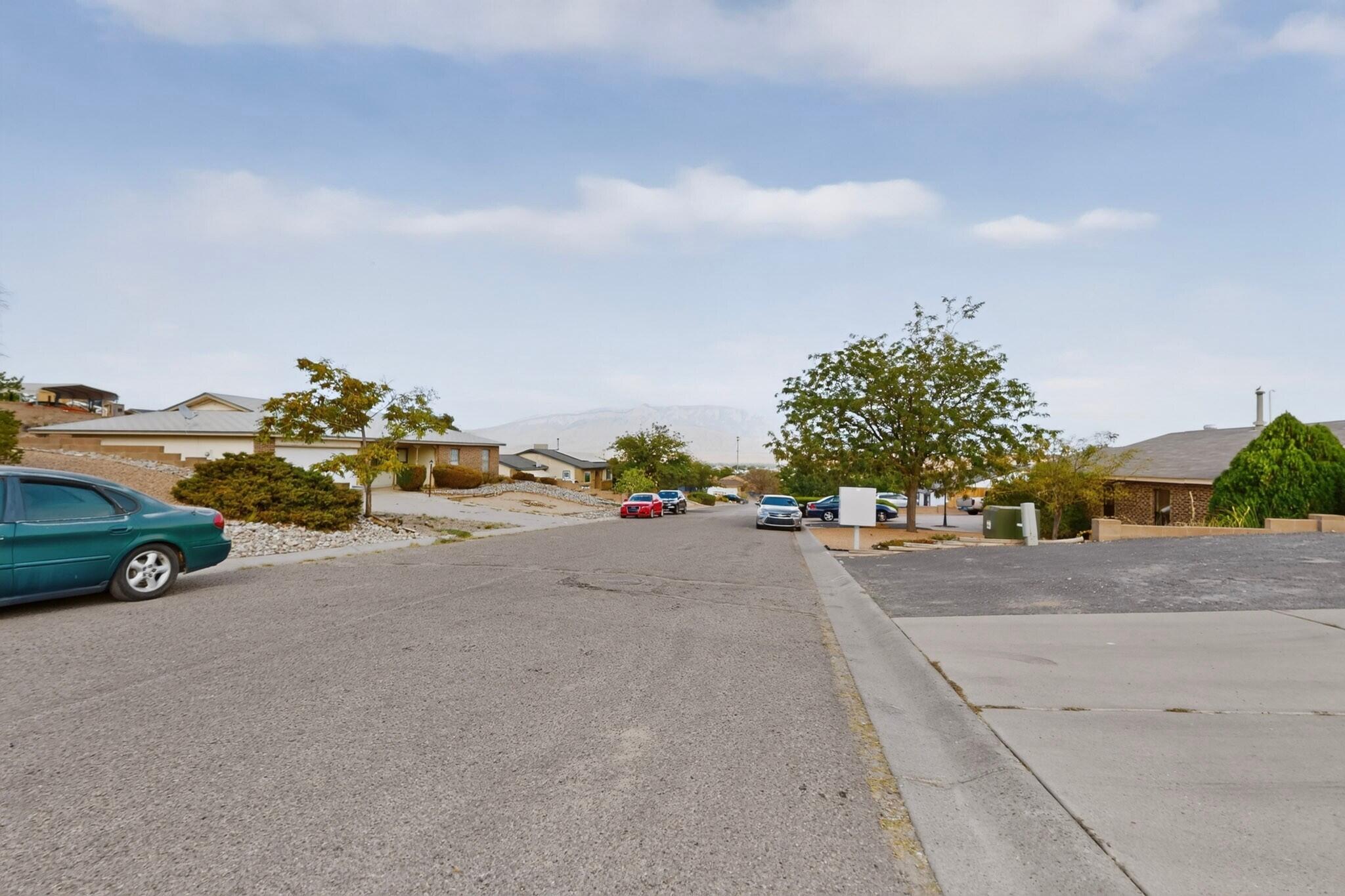 Photo 16 — 4610 Sapphire Drive NE