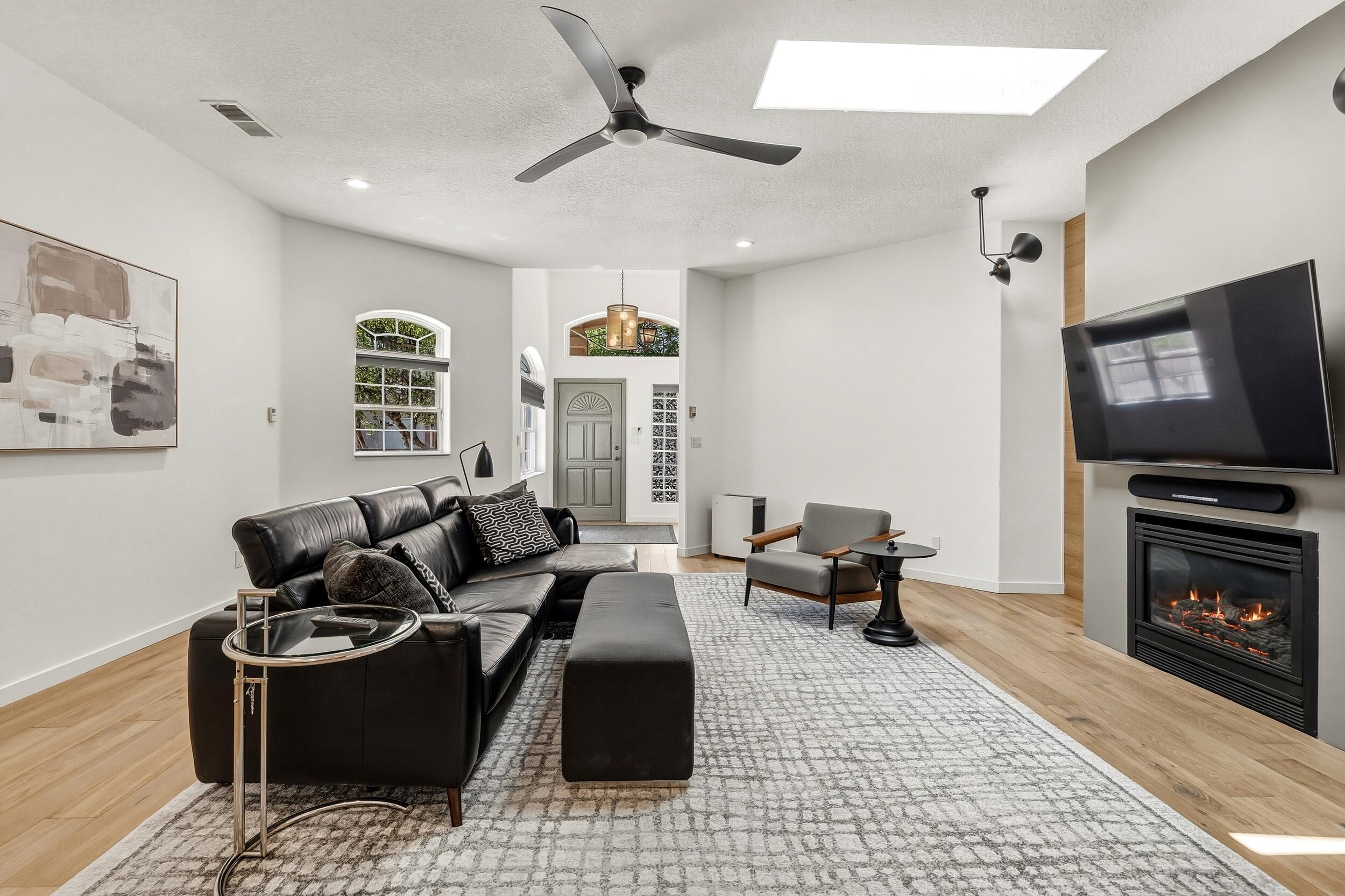 Photo 19 — 4248 Louisiana Boulevard NE