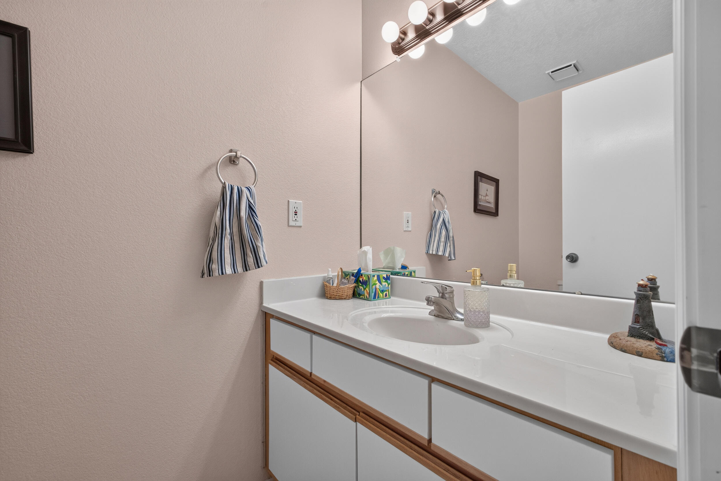 Photo 19 — 5409 Colleens Way NE