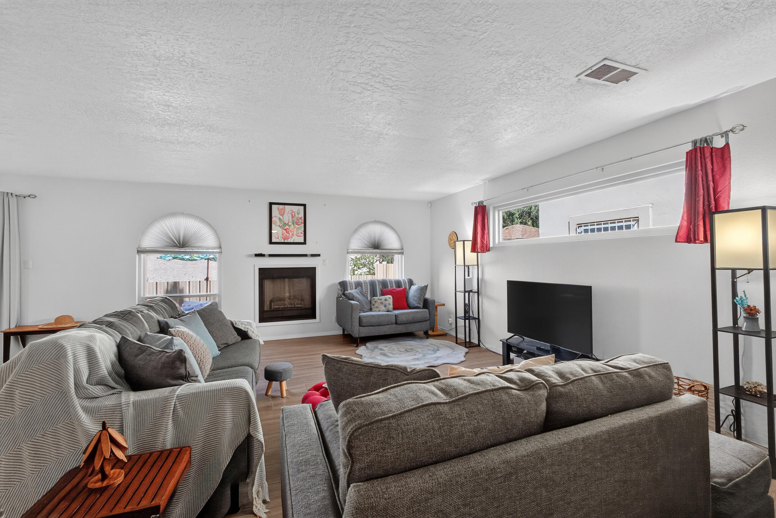 Photo 11 — 5409 Colleens Way NE