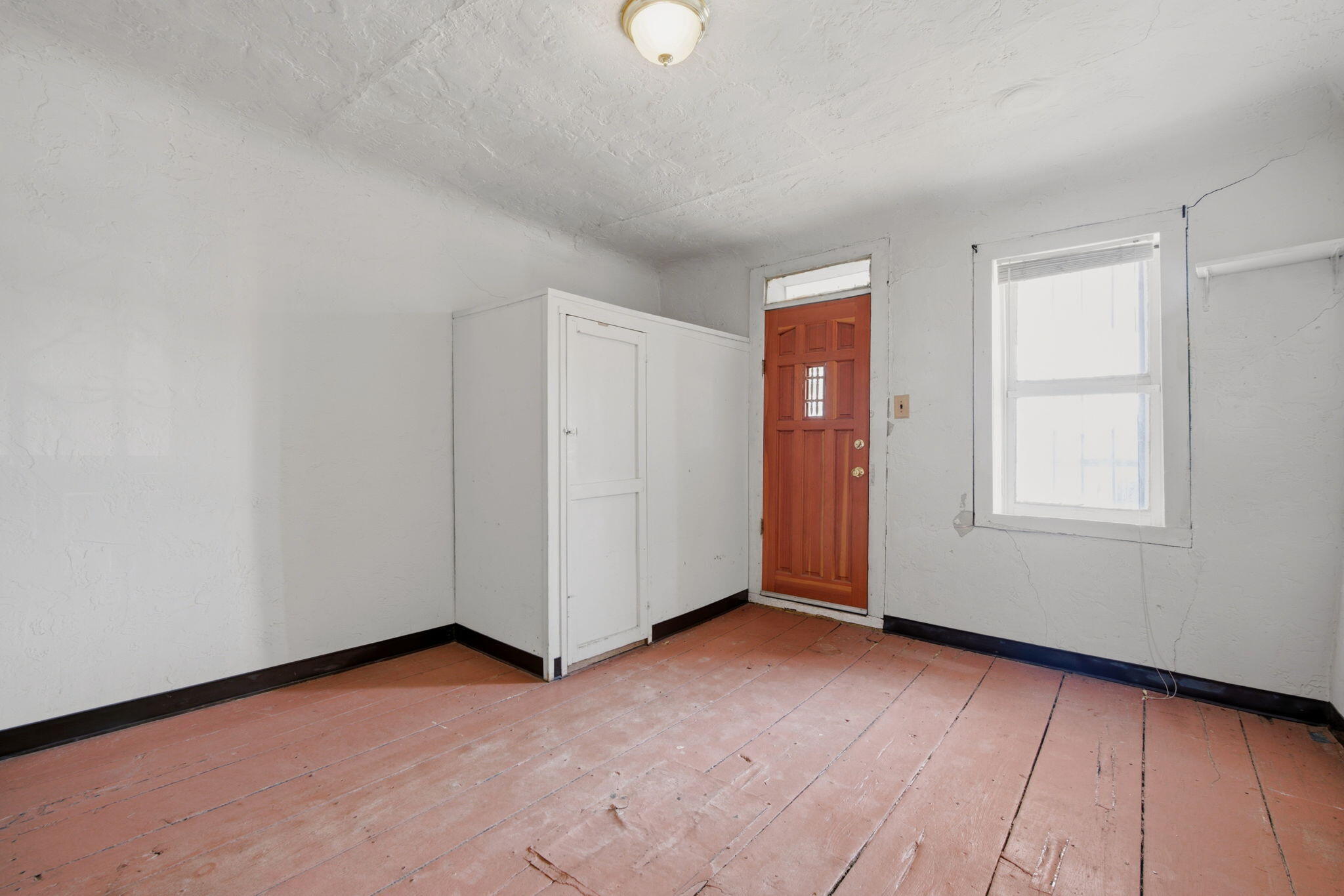 Photo 16 — 1204 John Street SE