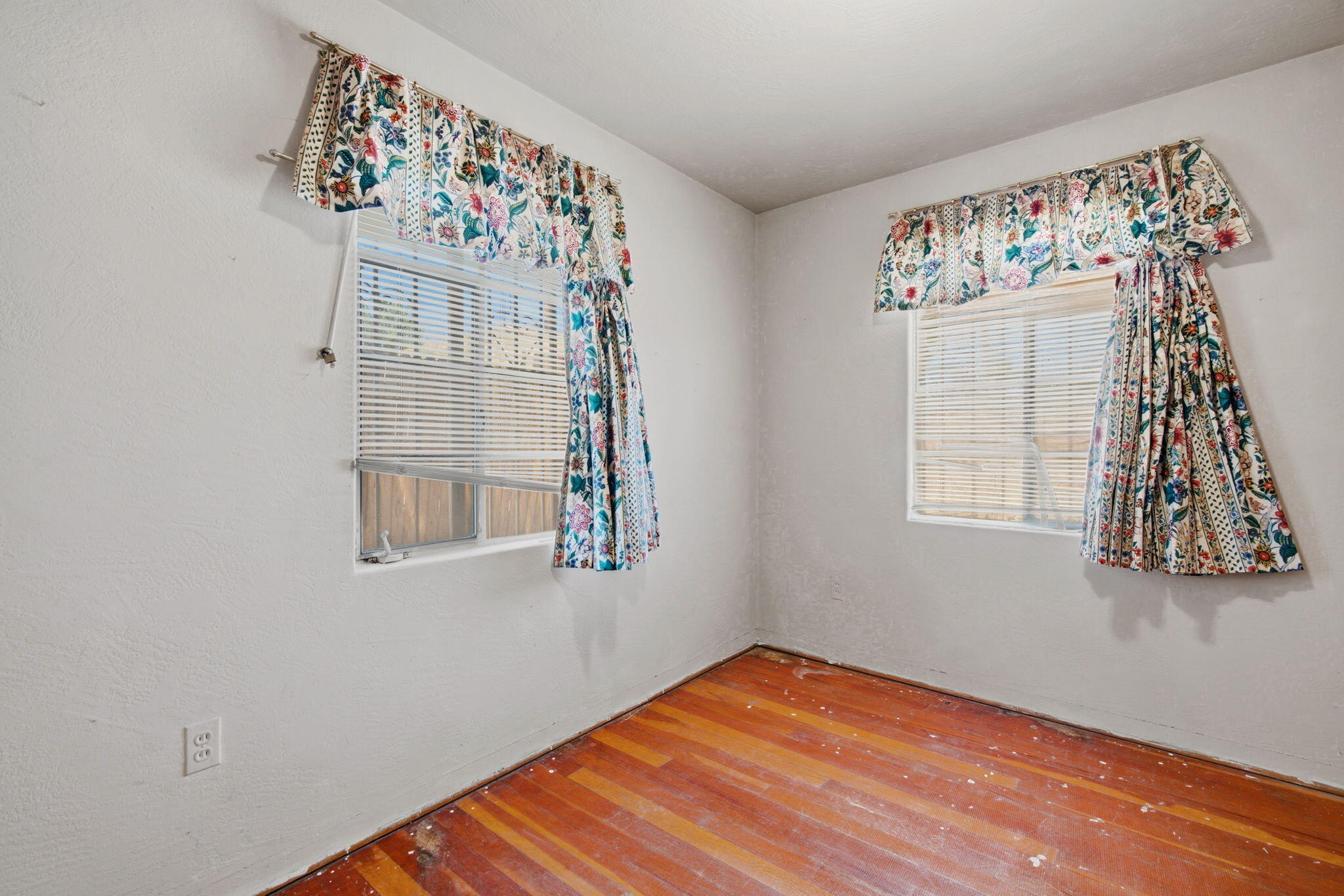 Photo 15 — 1204 John Street SE