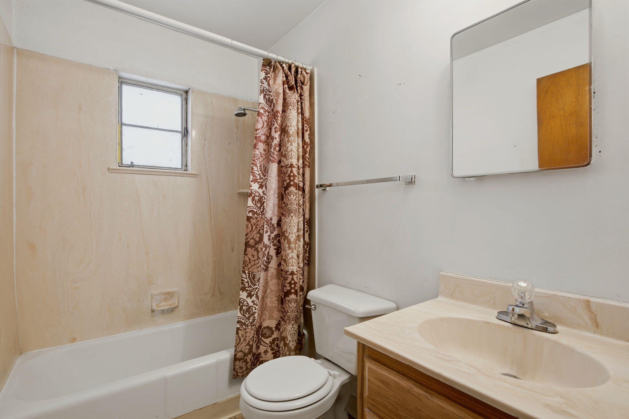 Photo 13 — 1204 John Street SE