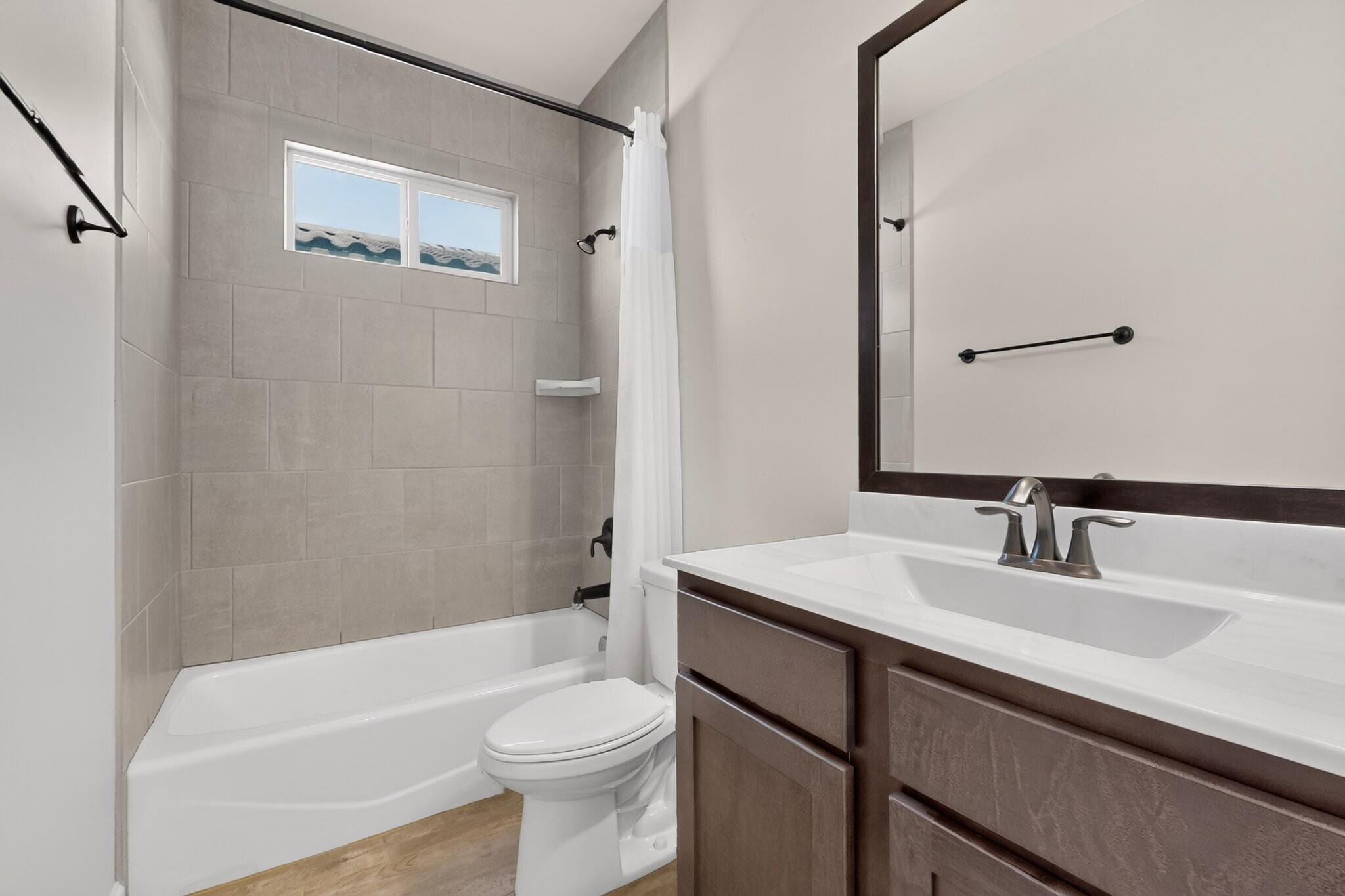 Photo 17 — 3932 Kodiak Road NE