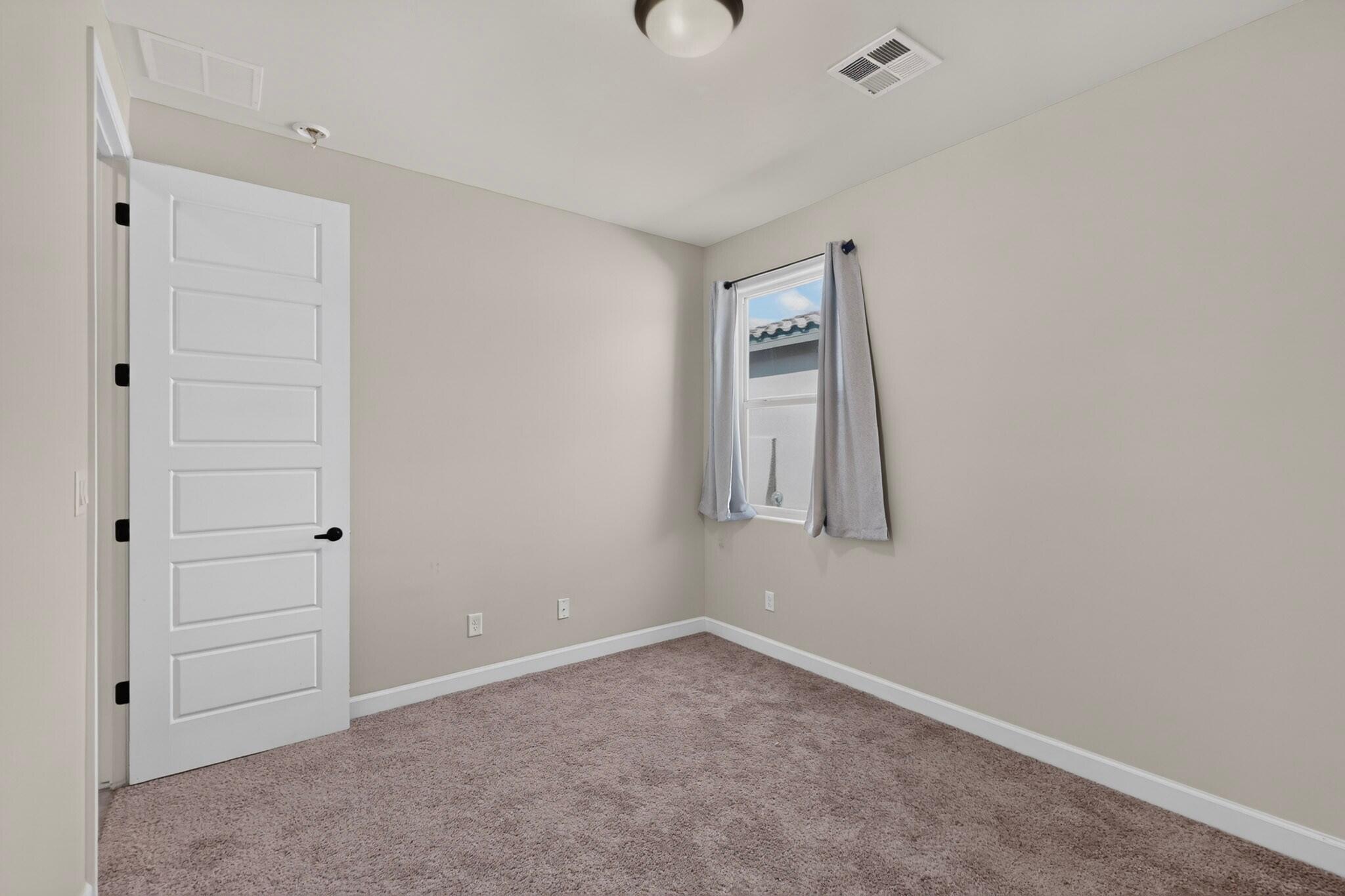 Photo 16 — 3932 Kodiak Road NE