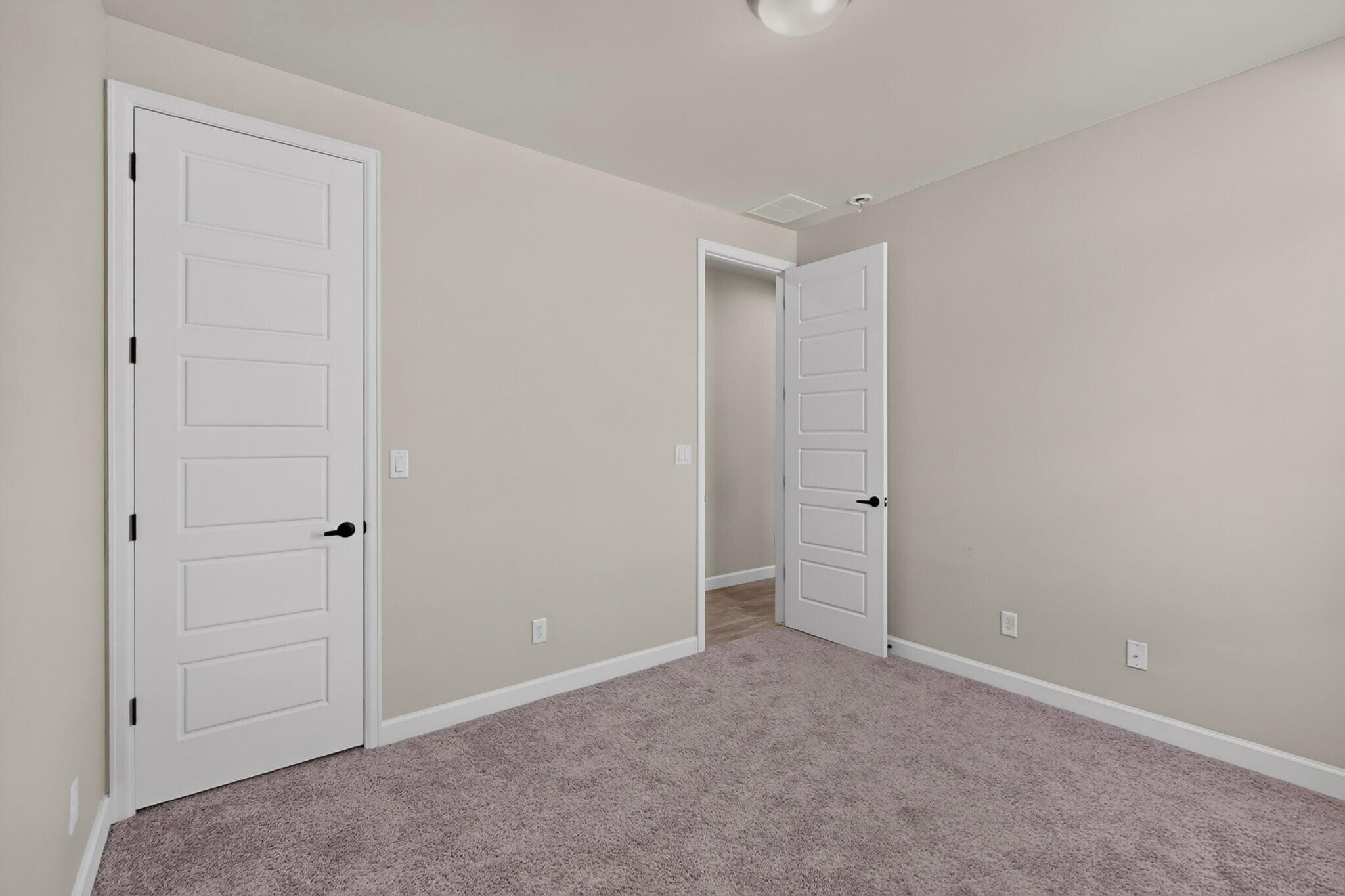 Photo 15 — 3932 Kodiak Road NE