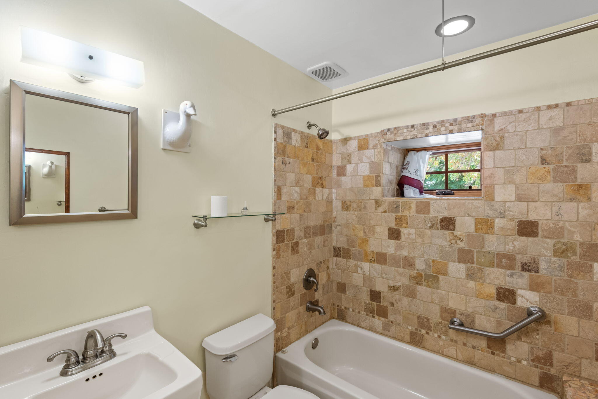Photo 12 — 500 Cromwell Avenue SW