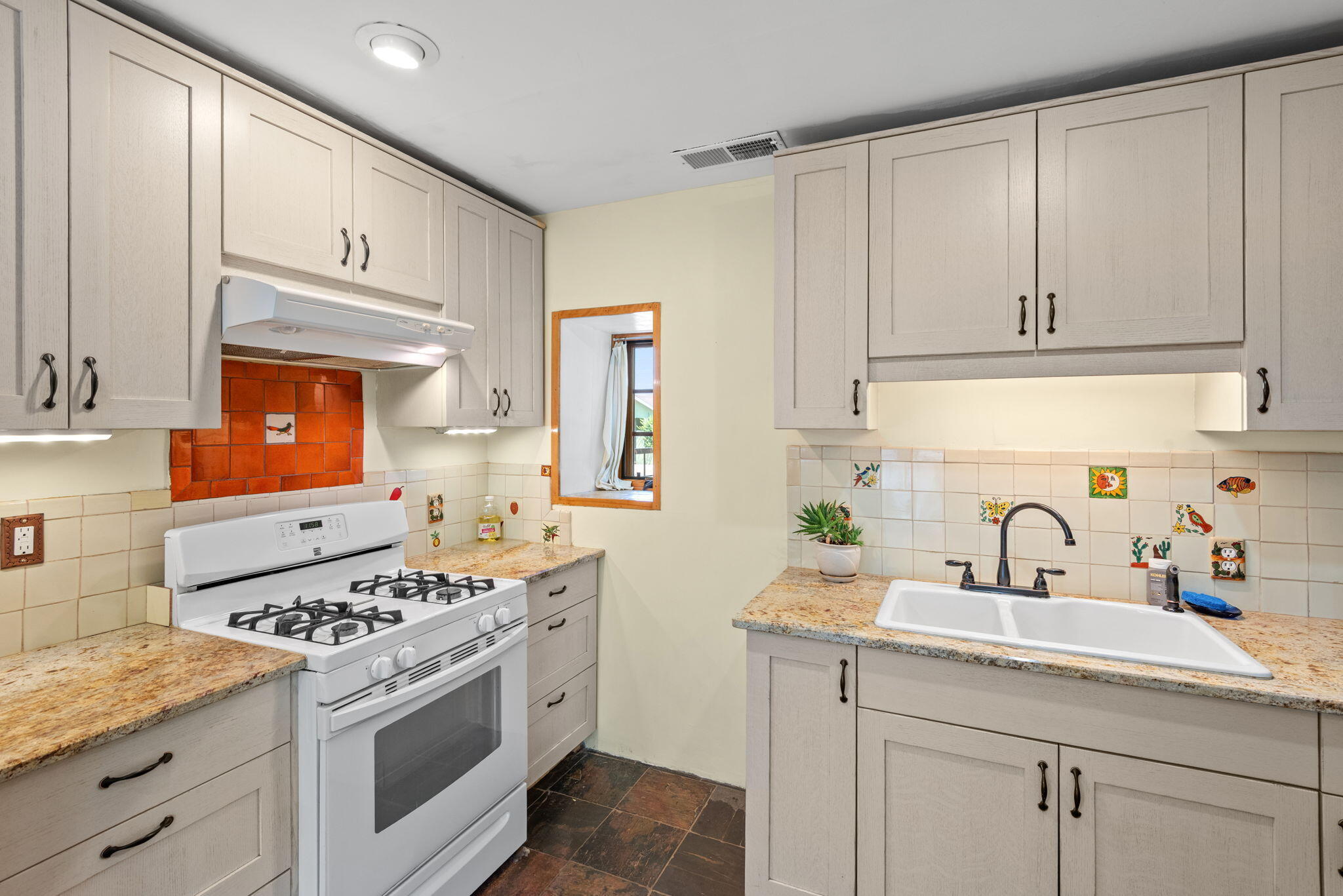 Photo 20 — 500 Cromwell Avenue SW