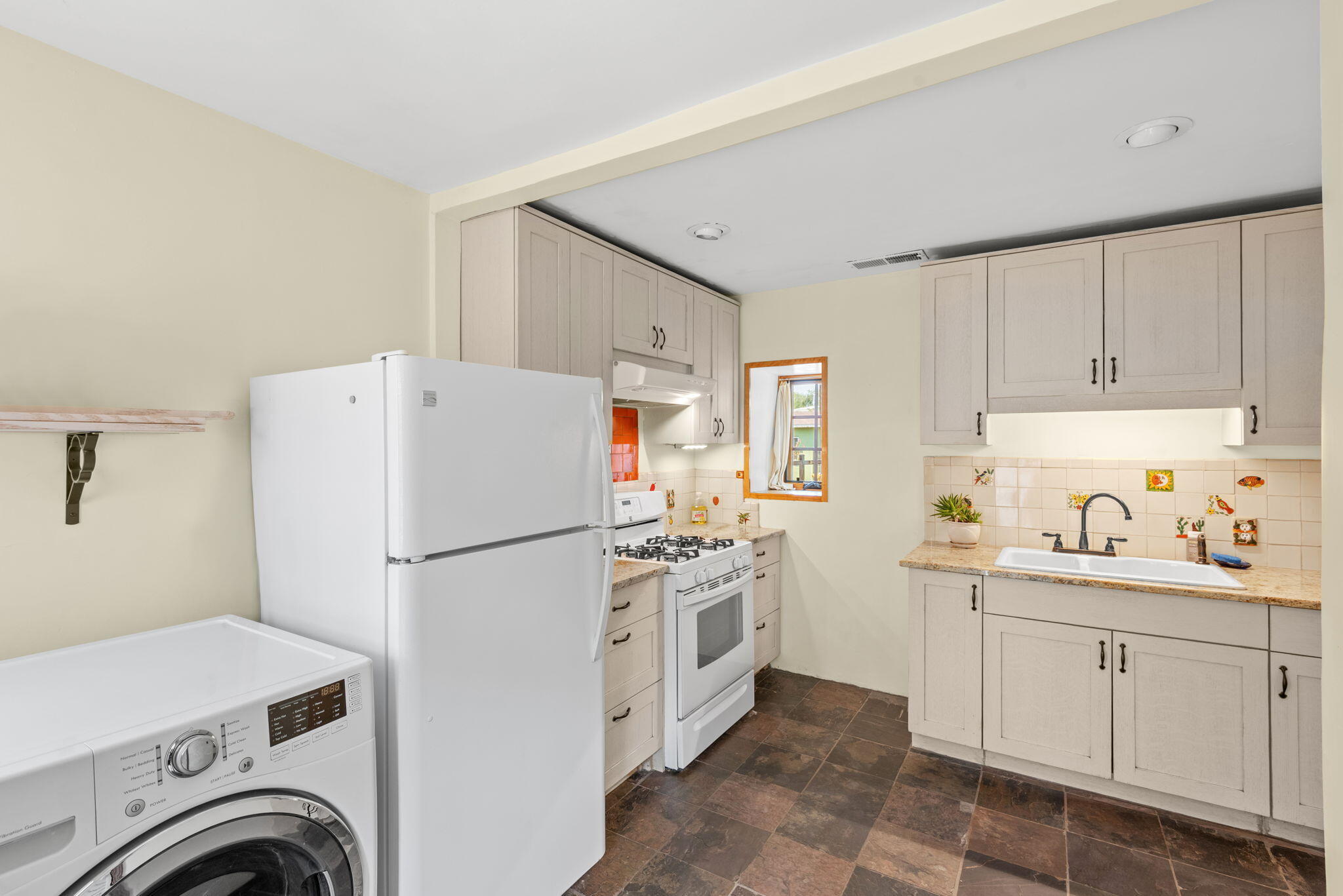 Photo 19 — 500 Cromwell Avenue SW
