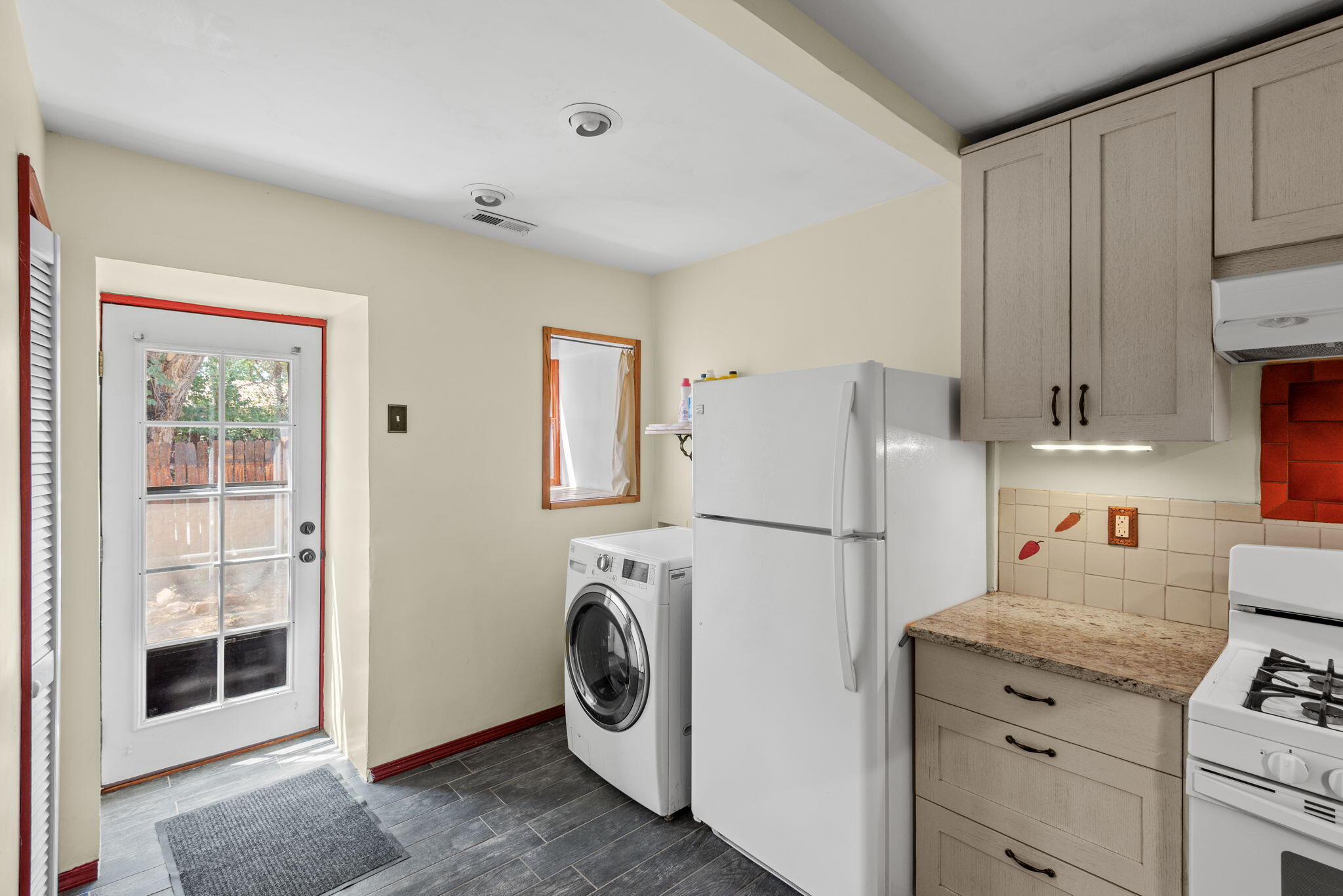 Photo 18 — 500 Cromwell Avenue SW