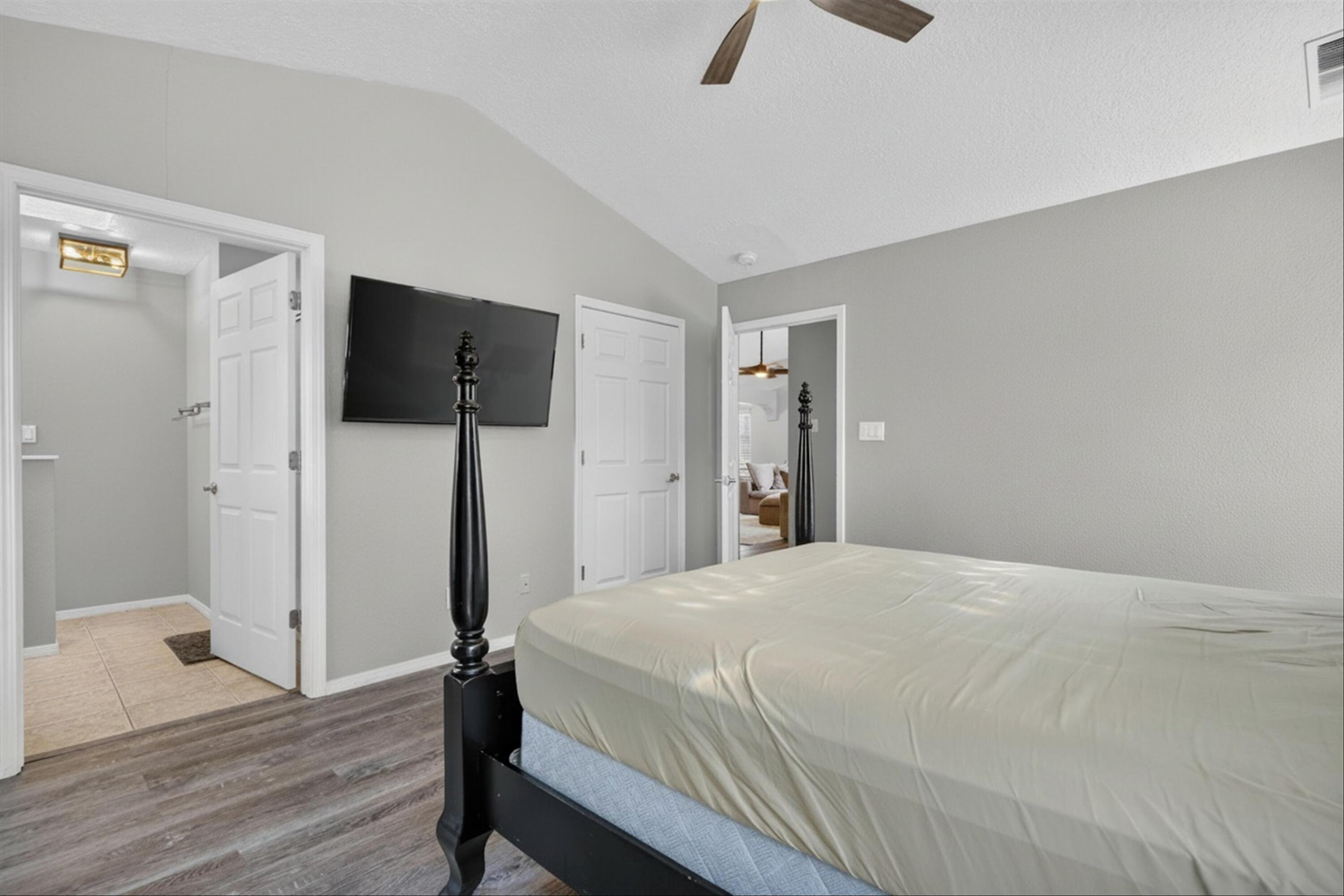 Photo 17 — 6608 Honeylocust Avenue NW