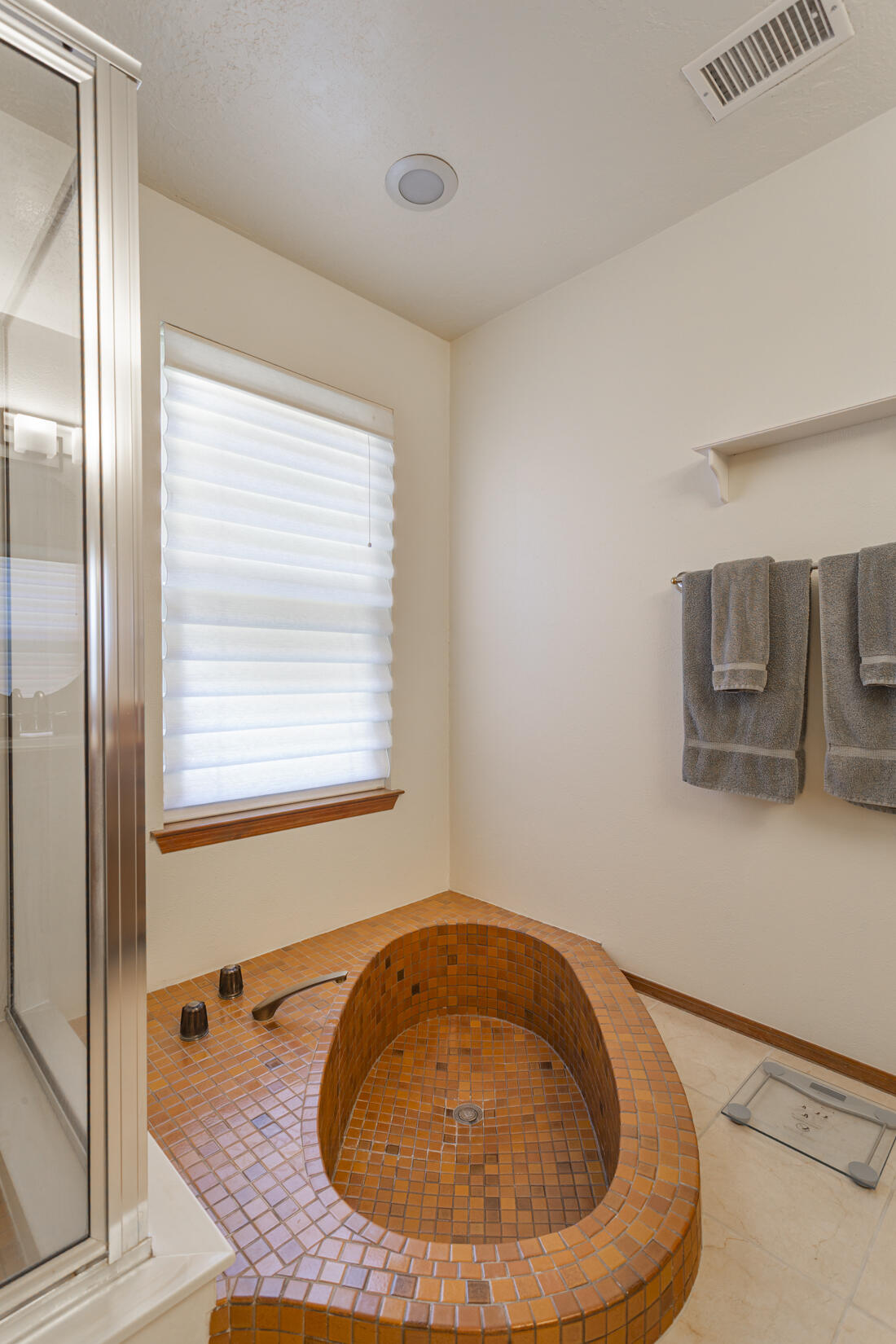 Photo 11 — 6321 Antares Road NE