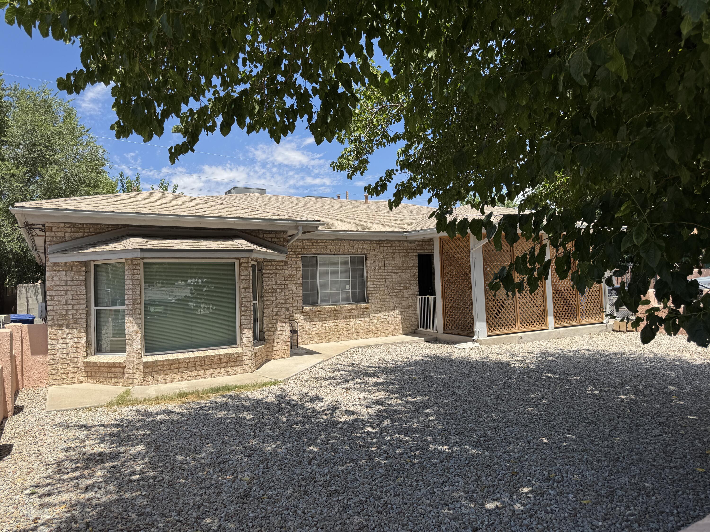 2551 Aspen Avenue NW B, Albuquerque, NM 87104