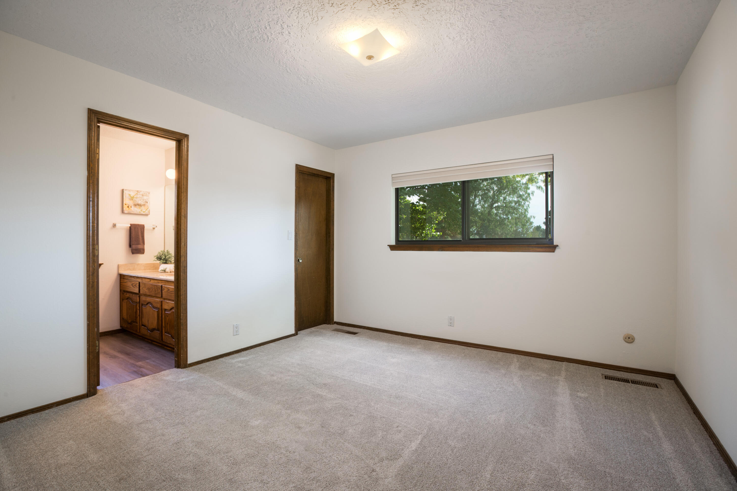 Photo 14 — 5617 Cometa Court NE