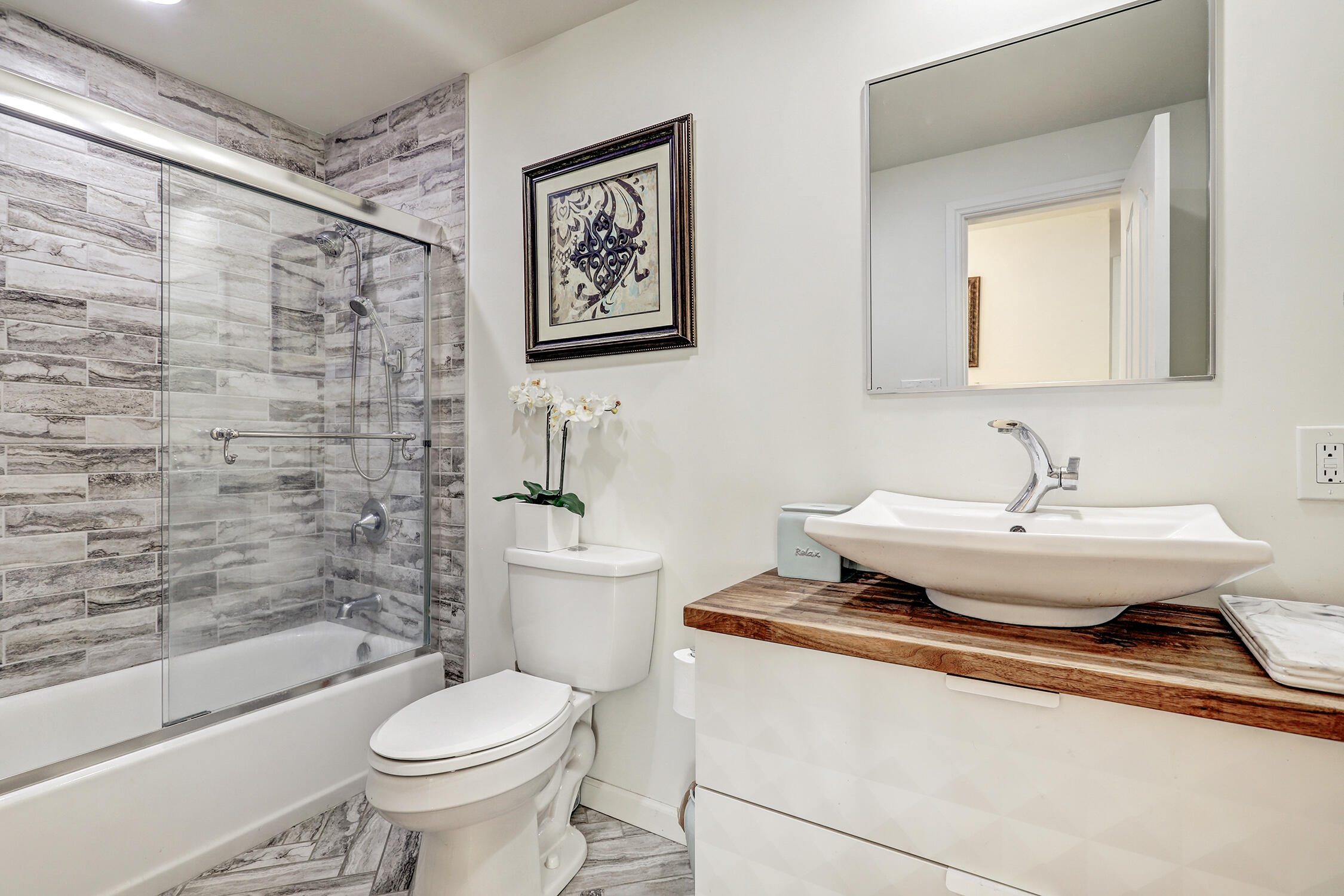 Photo 5 — 2812 Cardenas Drive NE