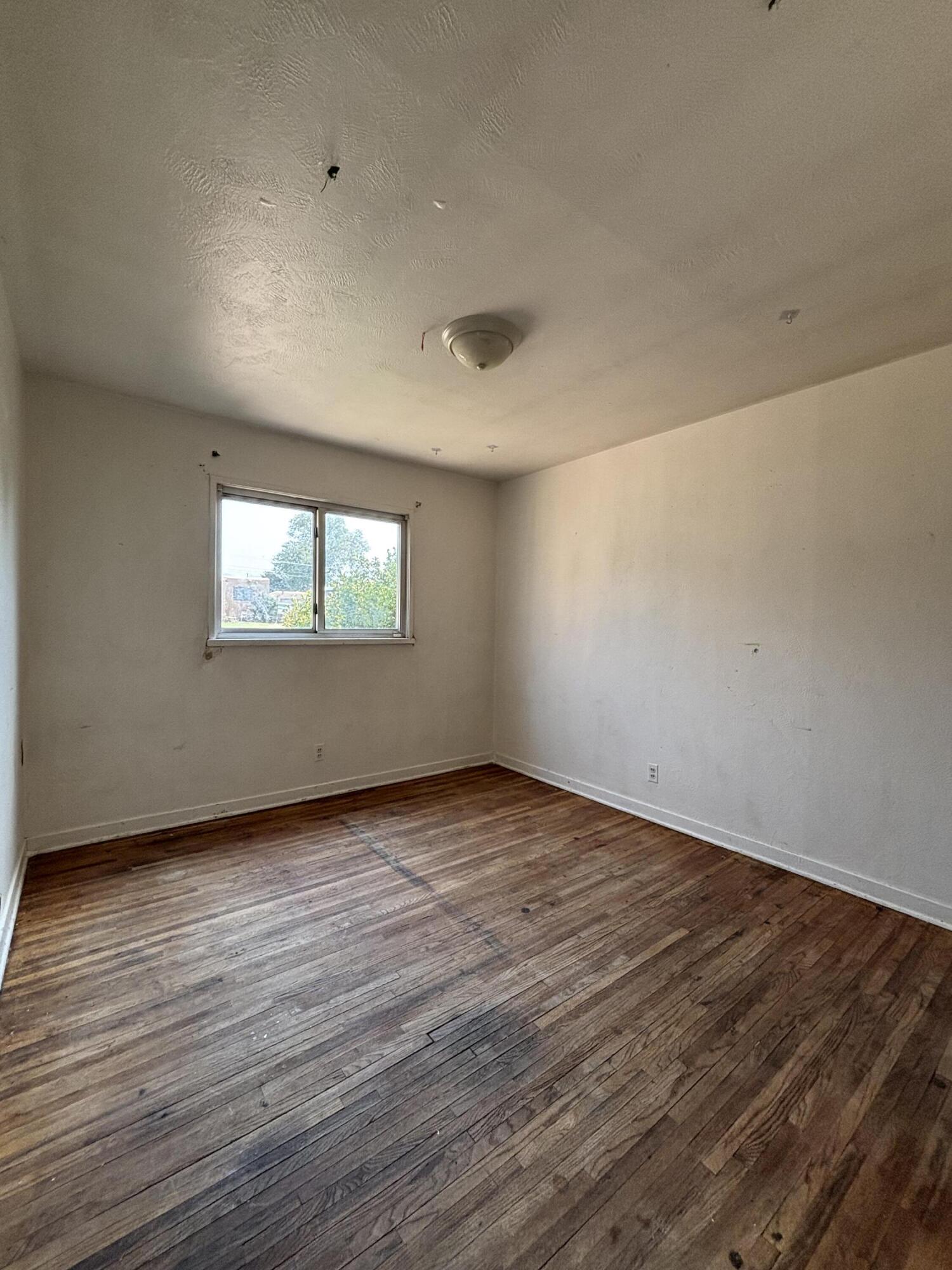 Photo 7 — 3017 Solano Drive NE