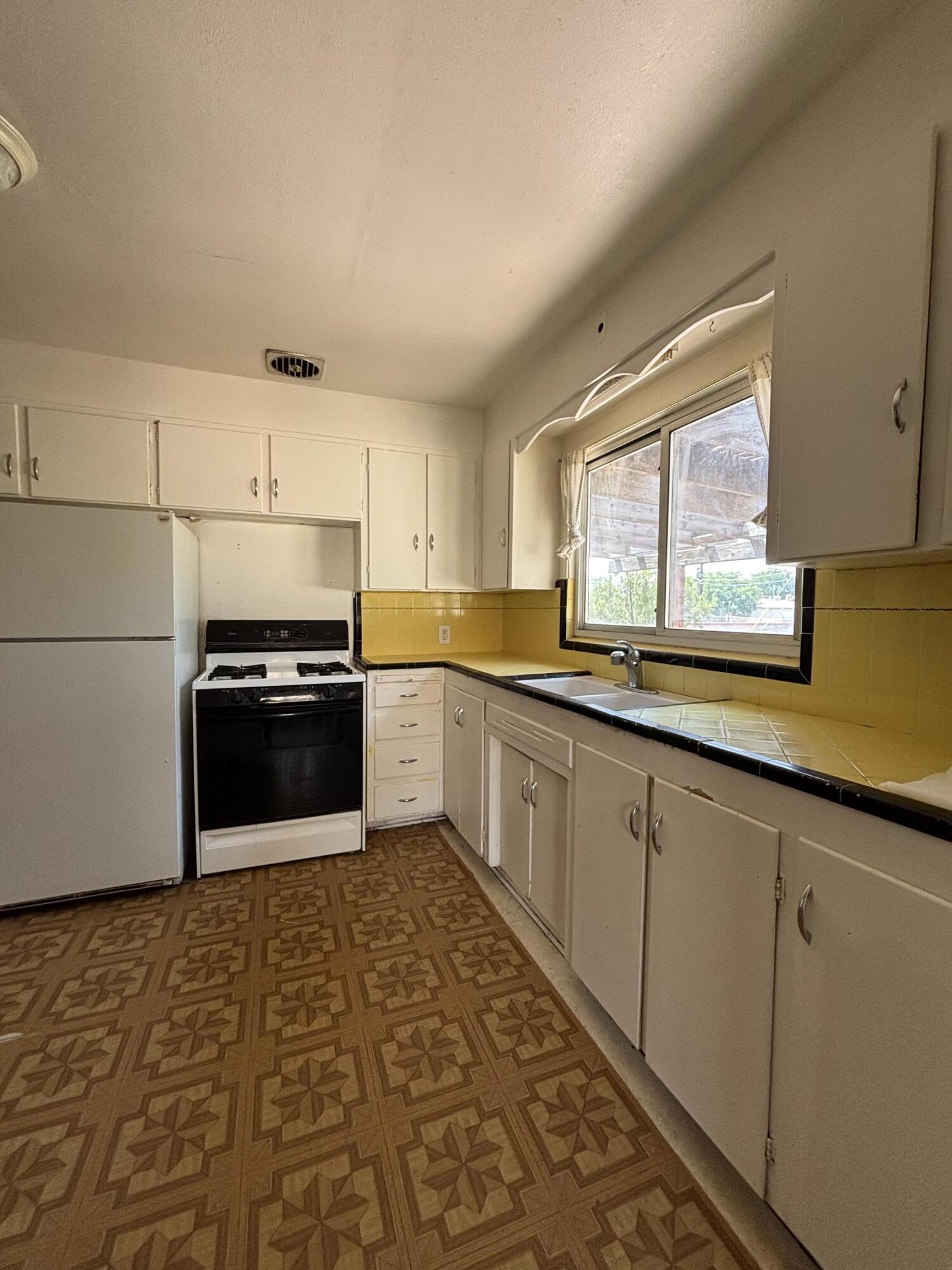 Photo 12 — 3017 Solano Drive NE